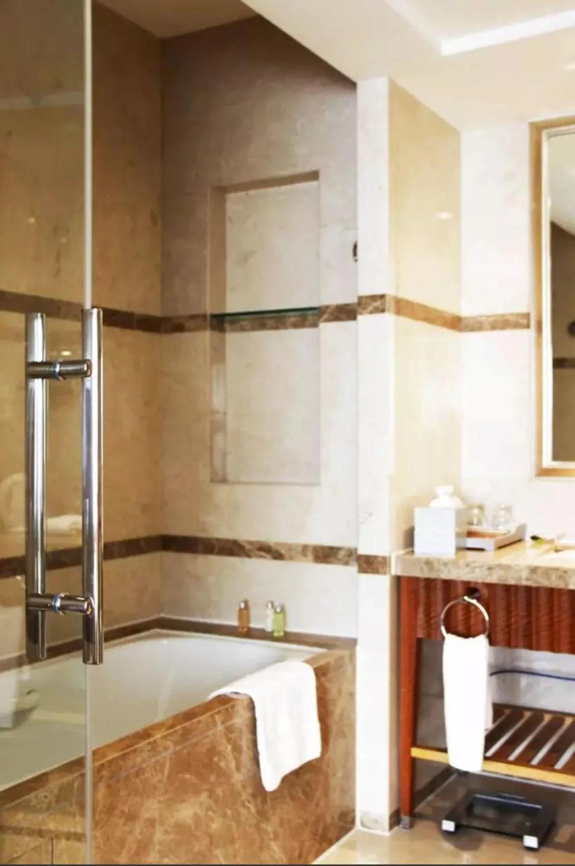 Glarun Jinling Hotel