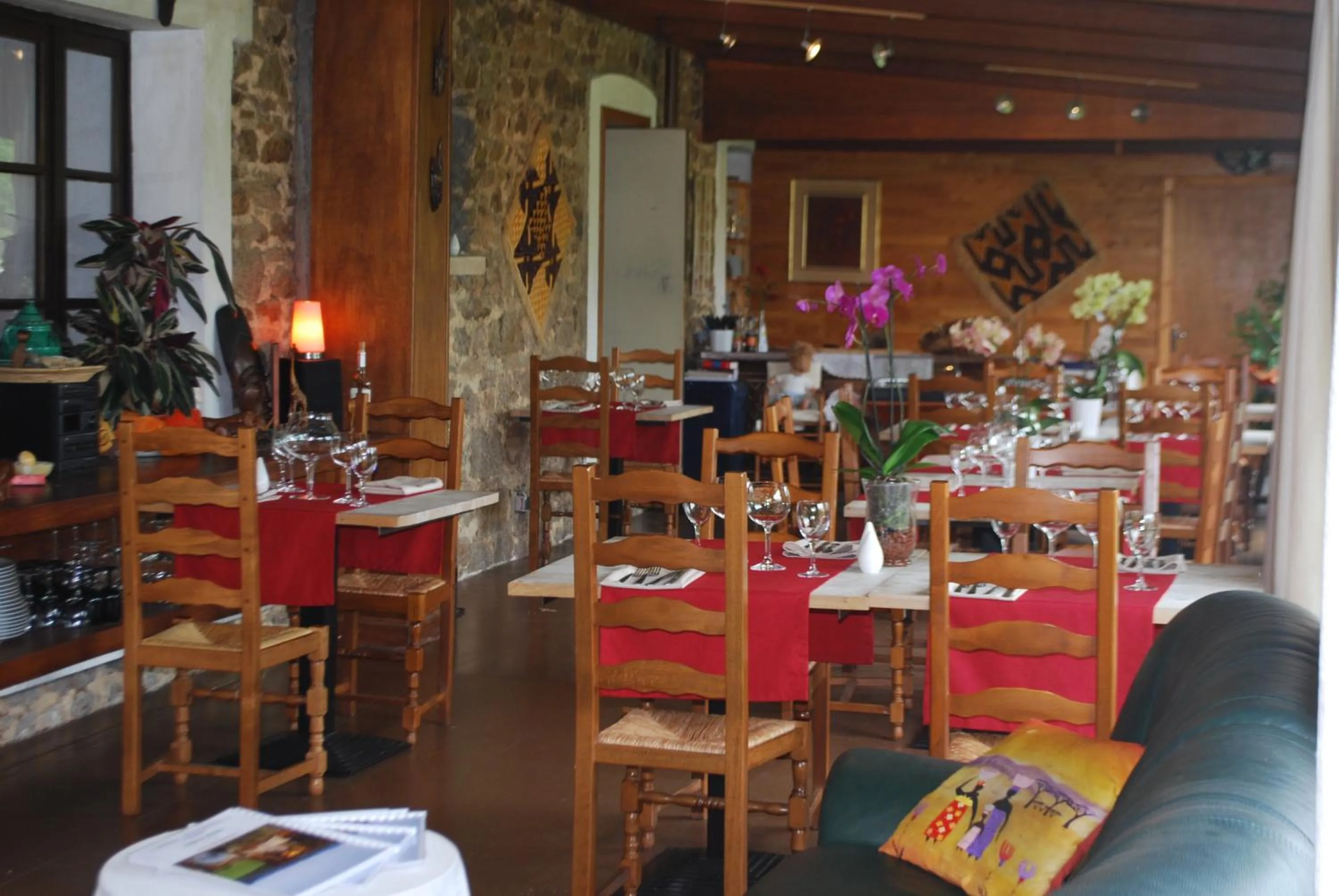 Restaurant/places to eat in Le Ranch des Lacs