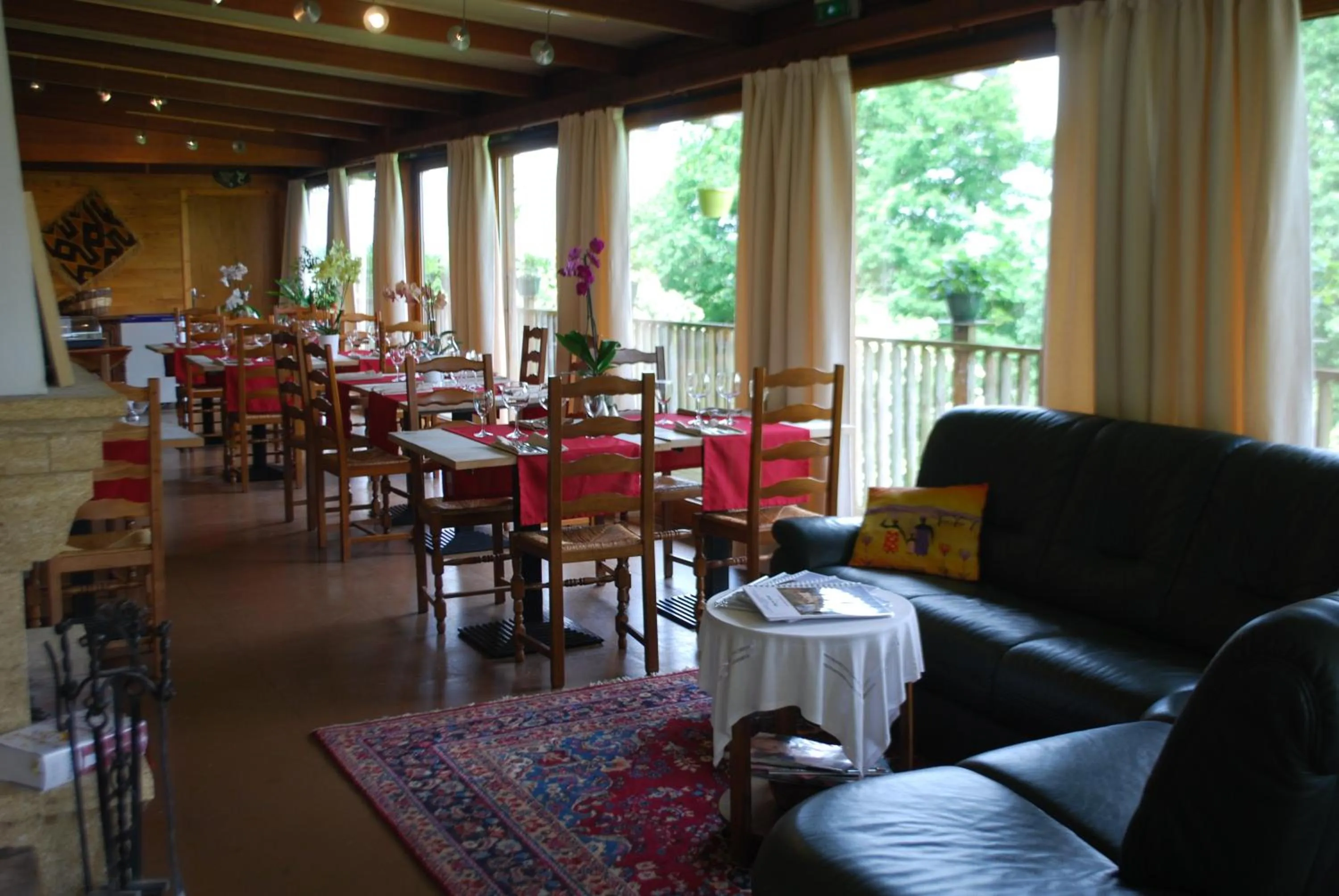 Restaurant/places to eat in Le Ranch des Lacs