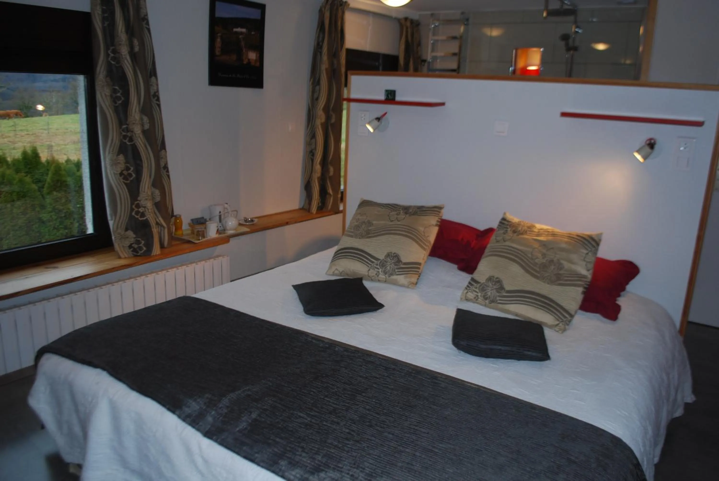 Photo of the whole room, Bed in Le Ranch des Lacs