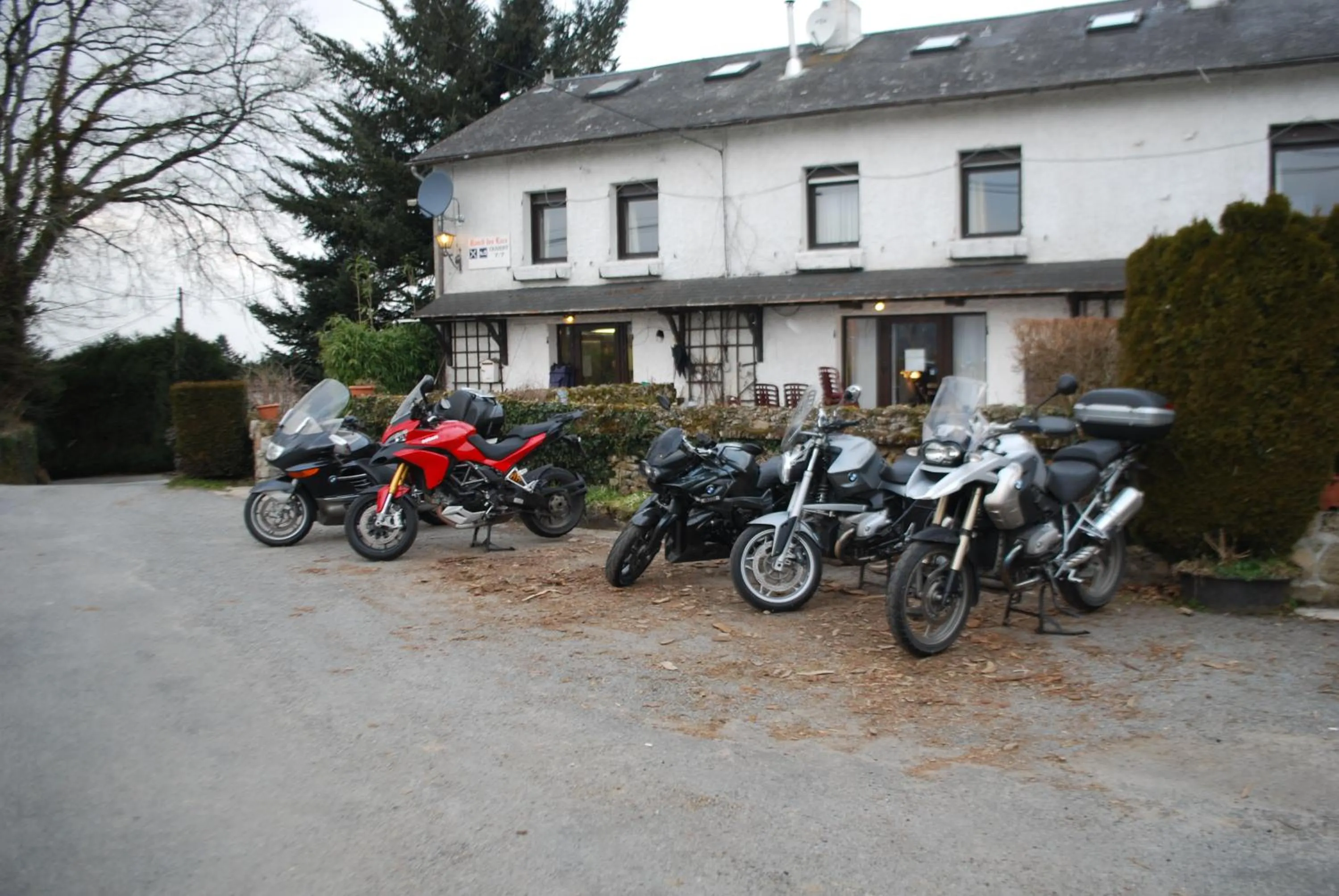 Facade/entrance in Le Ranch des Lacs