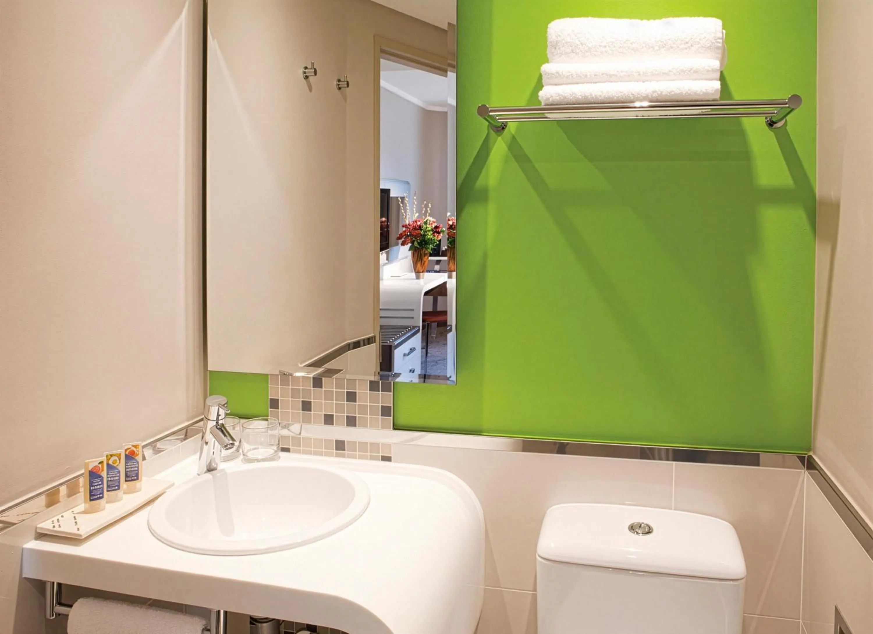 Bedroom in Garden Court Sandton City