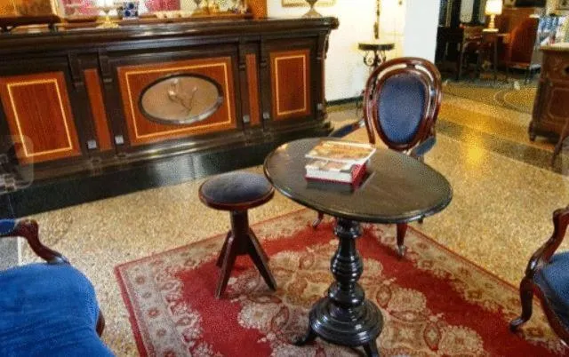 Decorative detail in Albergo Cavallino