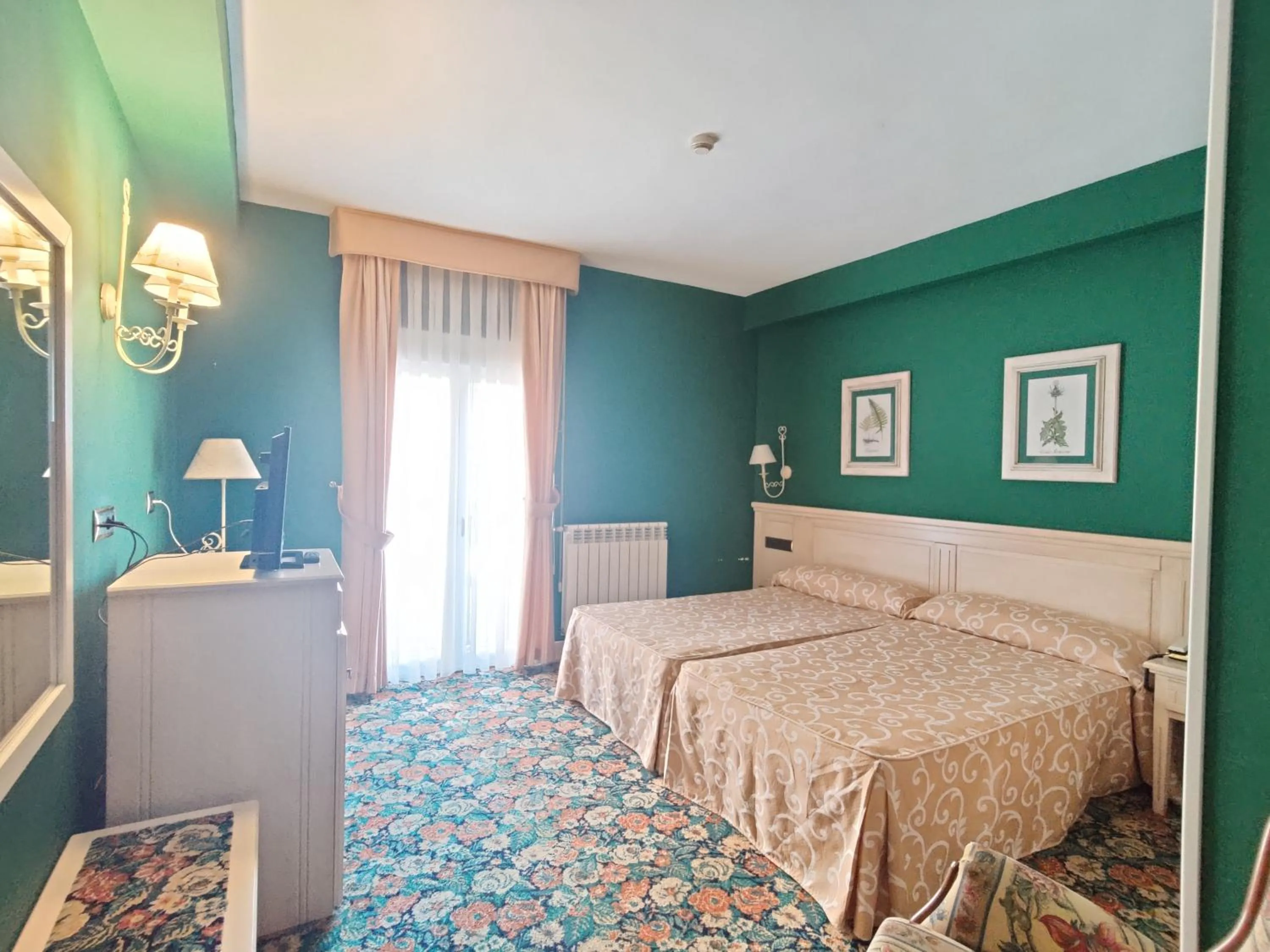 Photo of the whole room, Bed in Hotel Leonor Mirón