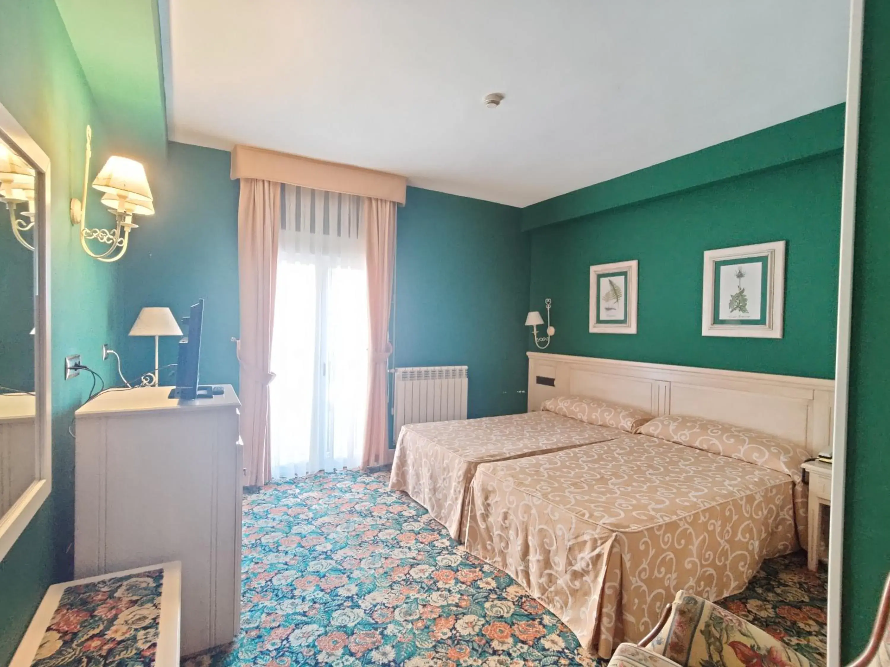 Double or Twin Room - single occupancy in Hotel Leonor Mirón Double or Twin Room - single occupancy in Hotel Leonor Mirón