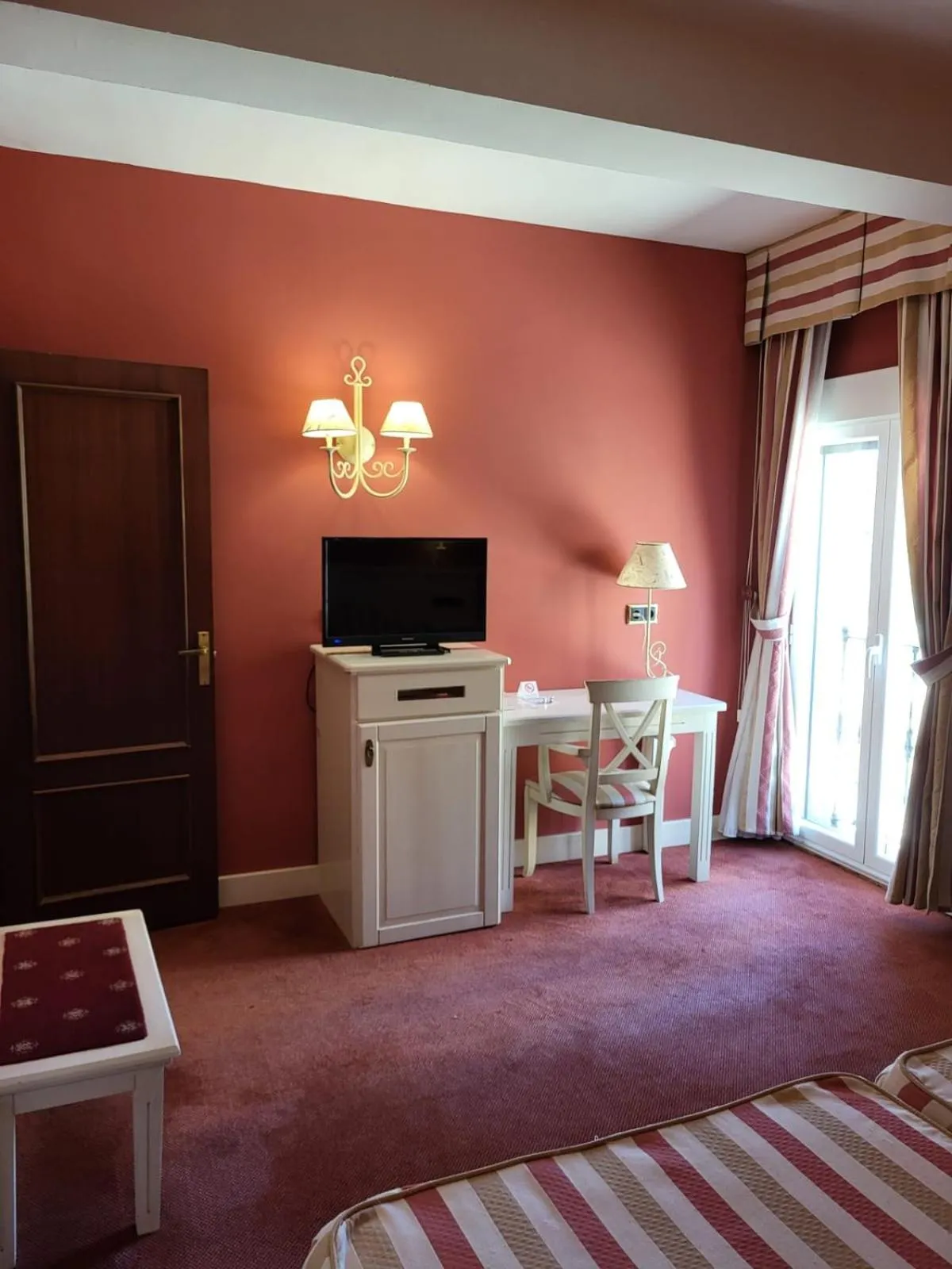 TV and multimedia, Bed in Hotel Leonor Mirón