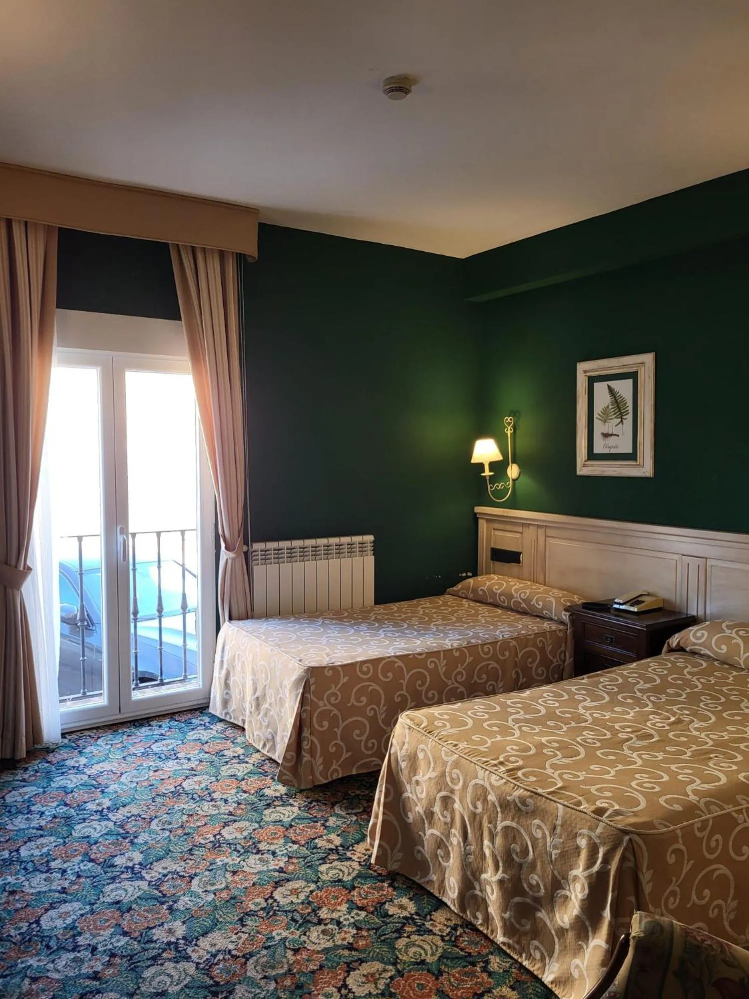 Bed in Hotel Leonor Mirón