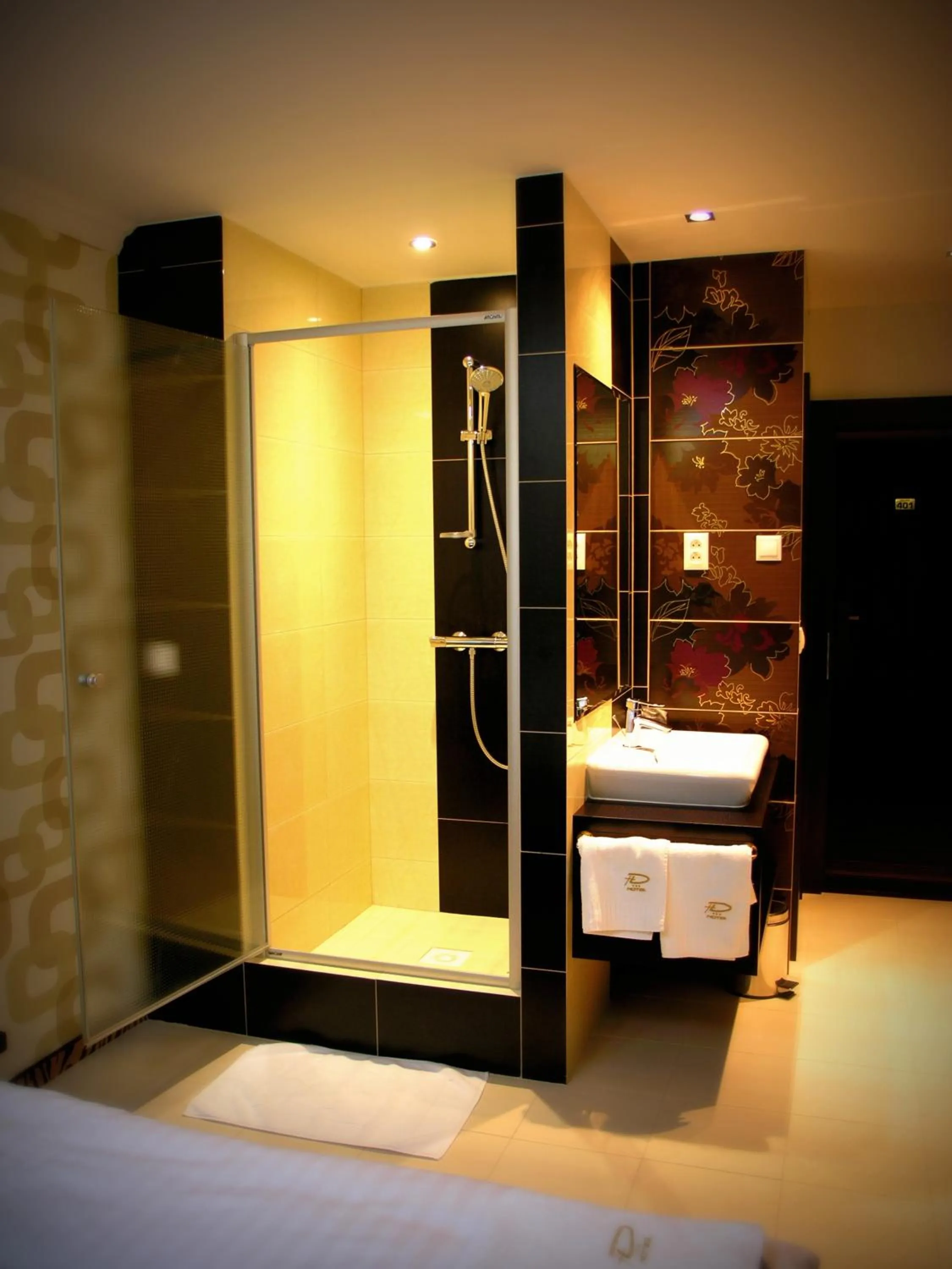 Bathroom, Bed in Hotel Druzba