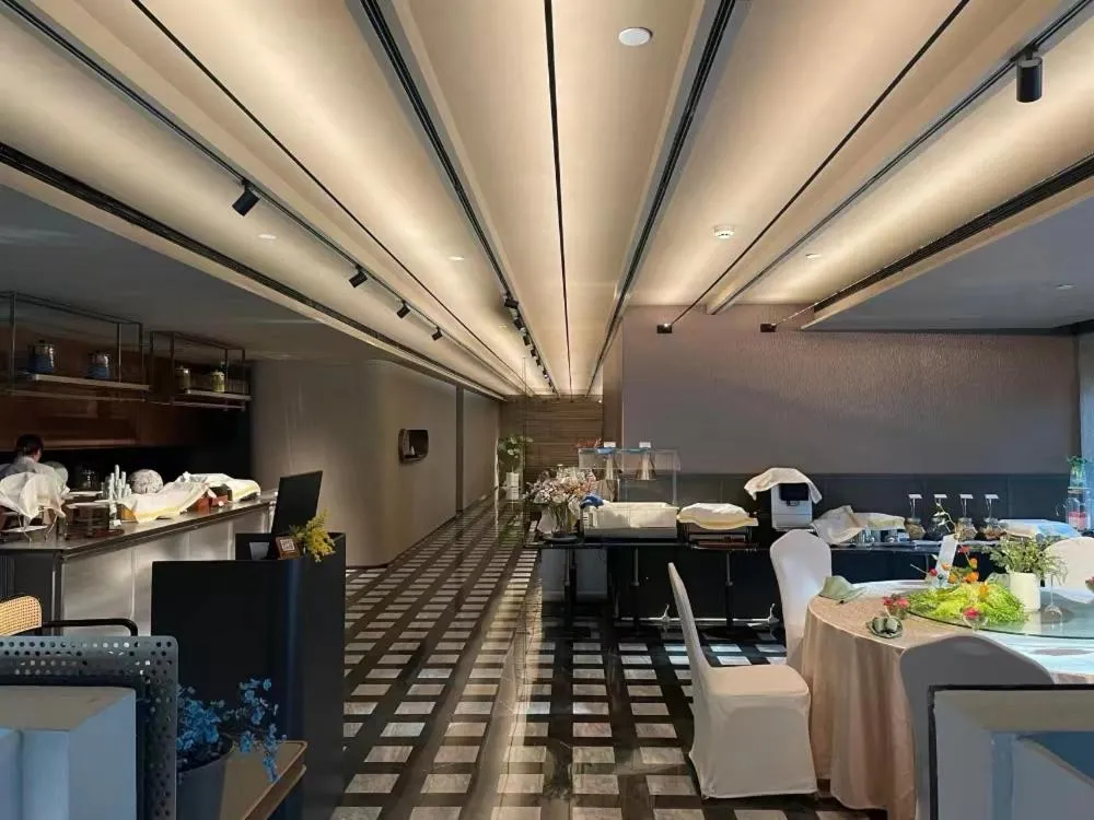 Restaurant/places to eat in The Clouds Apartment