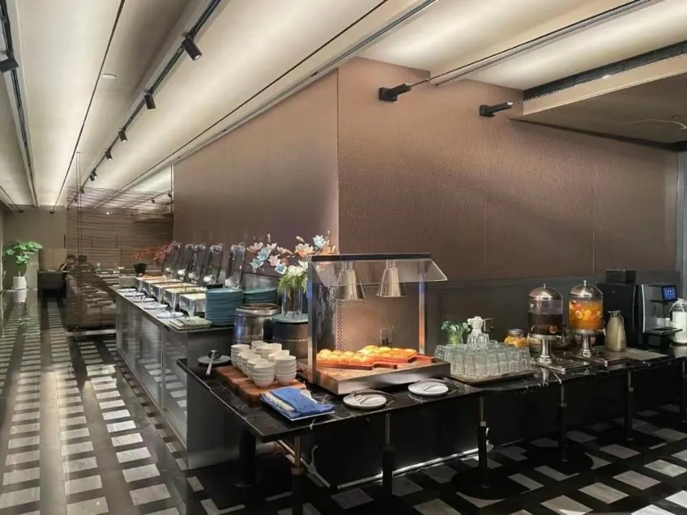 Restaurant/places to eat in The Clouds Apartment