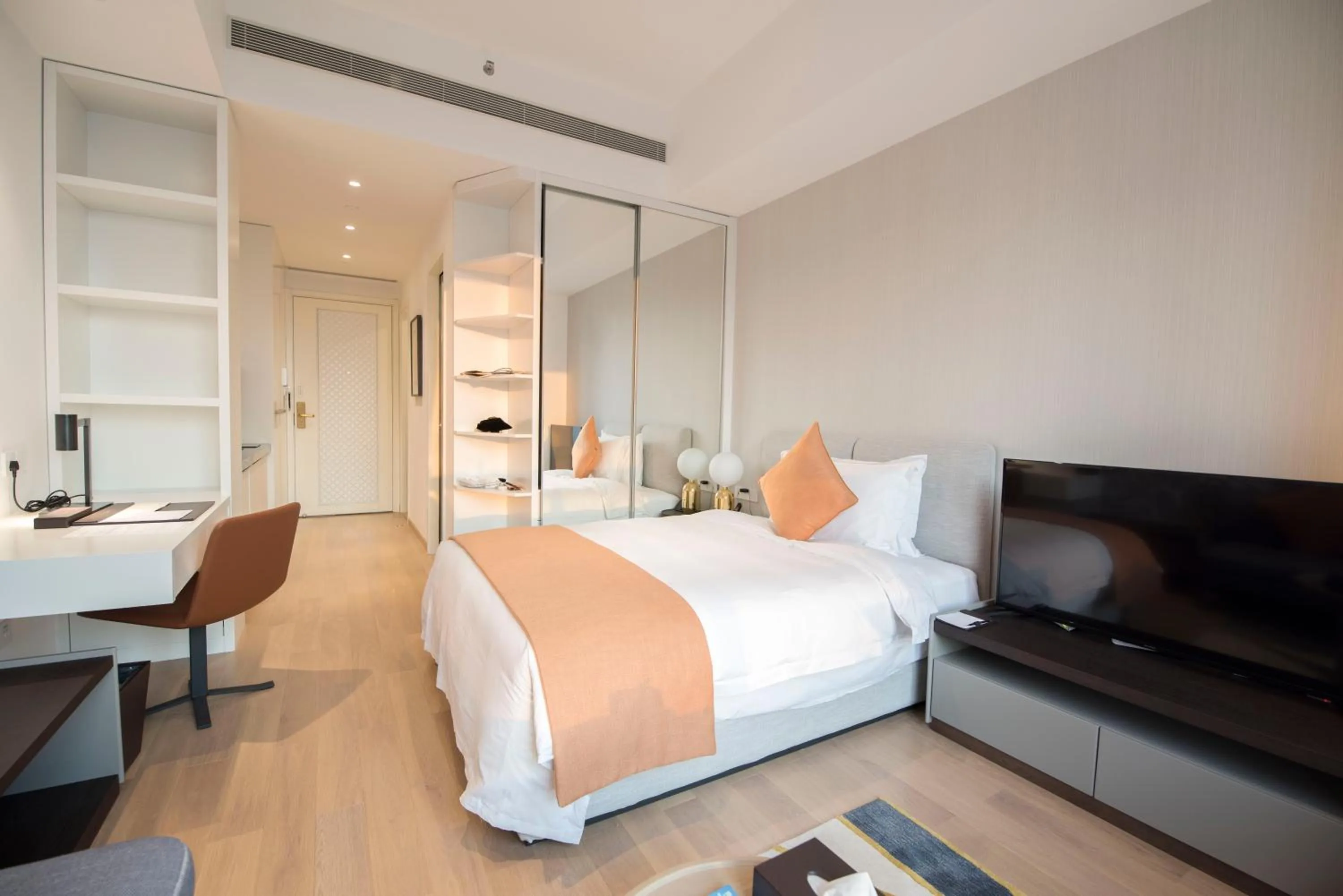 Photo of the whole room, Bed in The Clouds Apartment