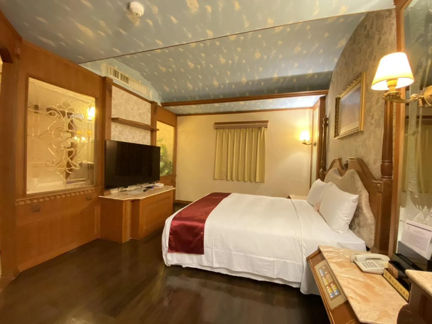 Photo of the whole room, Bed in I Live Motel