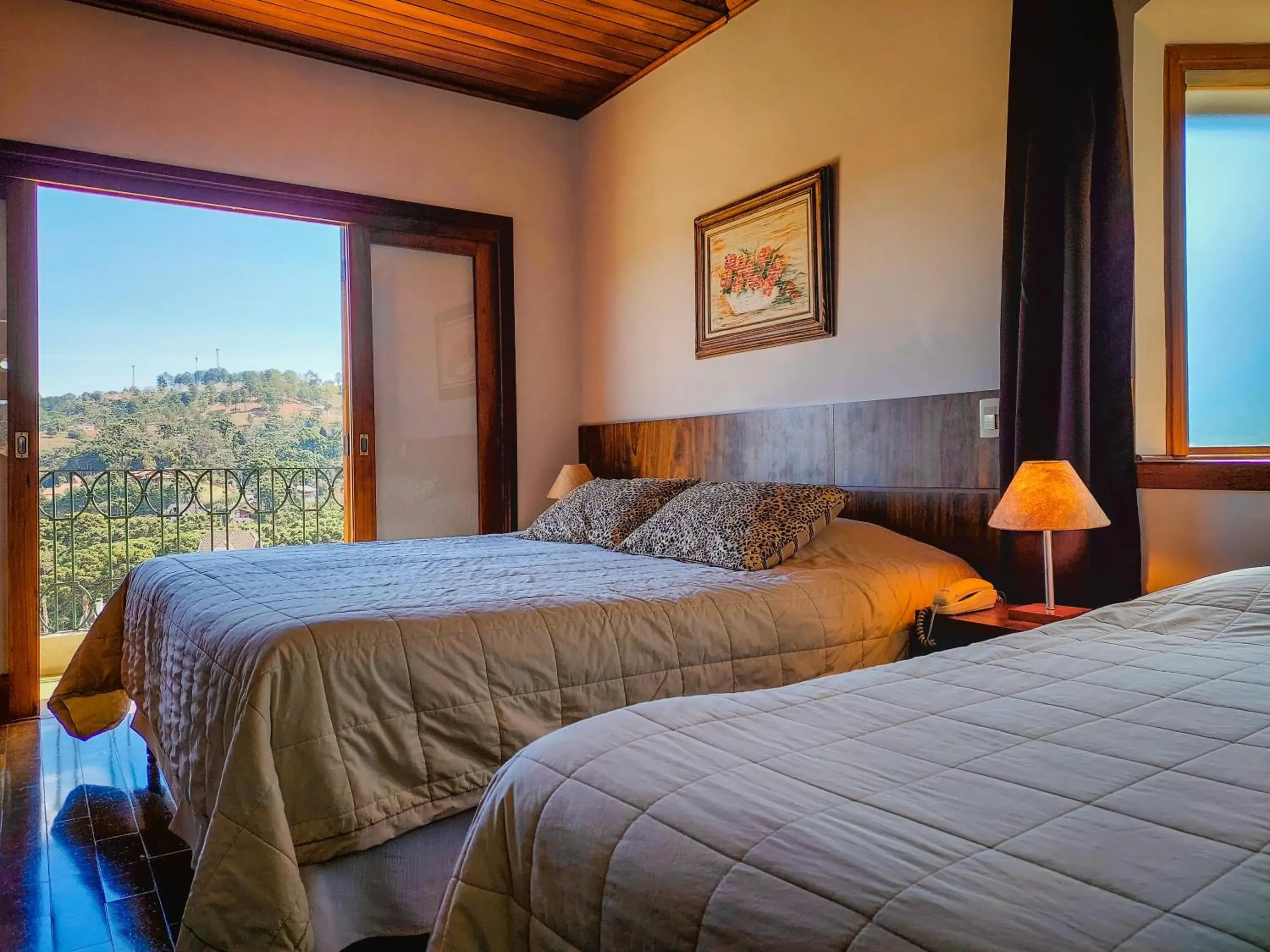 Luxury Triple Room With Mountain View in Pousada Victoria Villa By Nacional Inn - A 800 metros da Vila Capivari Luxury Triple Room With Mountain View in Pousada Victoria Villa By Nacional Inn - A 800 metros da Vila Capivari