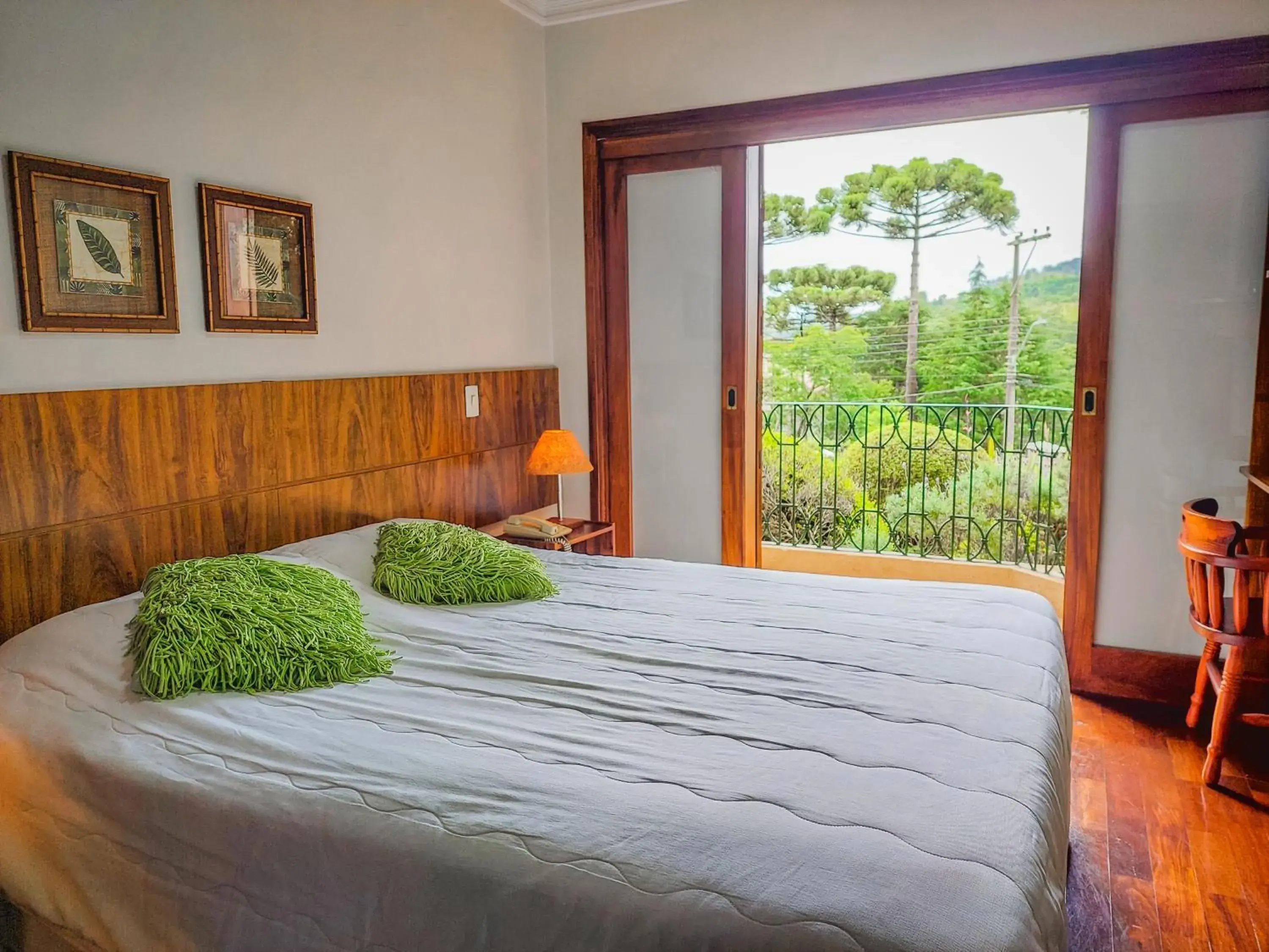 Luxury Double Room on the Ground Floor in Pousada Victoria Villa By Nacional Inn - A 800 metros da Vila Capivari Luxury Double Room on the Ground Floor in Pousada Victoria Villa By Nacional Inn - A 800 metros da Vila Capivari