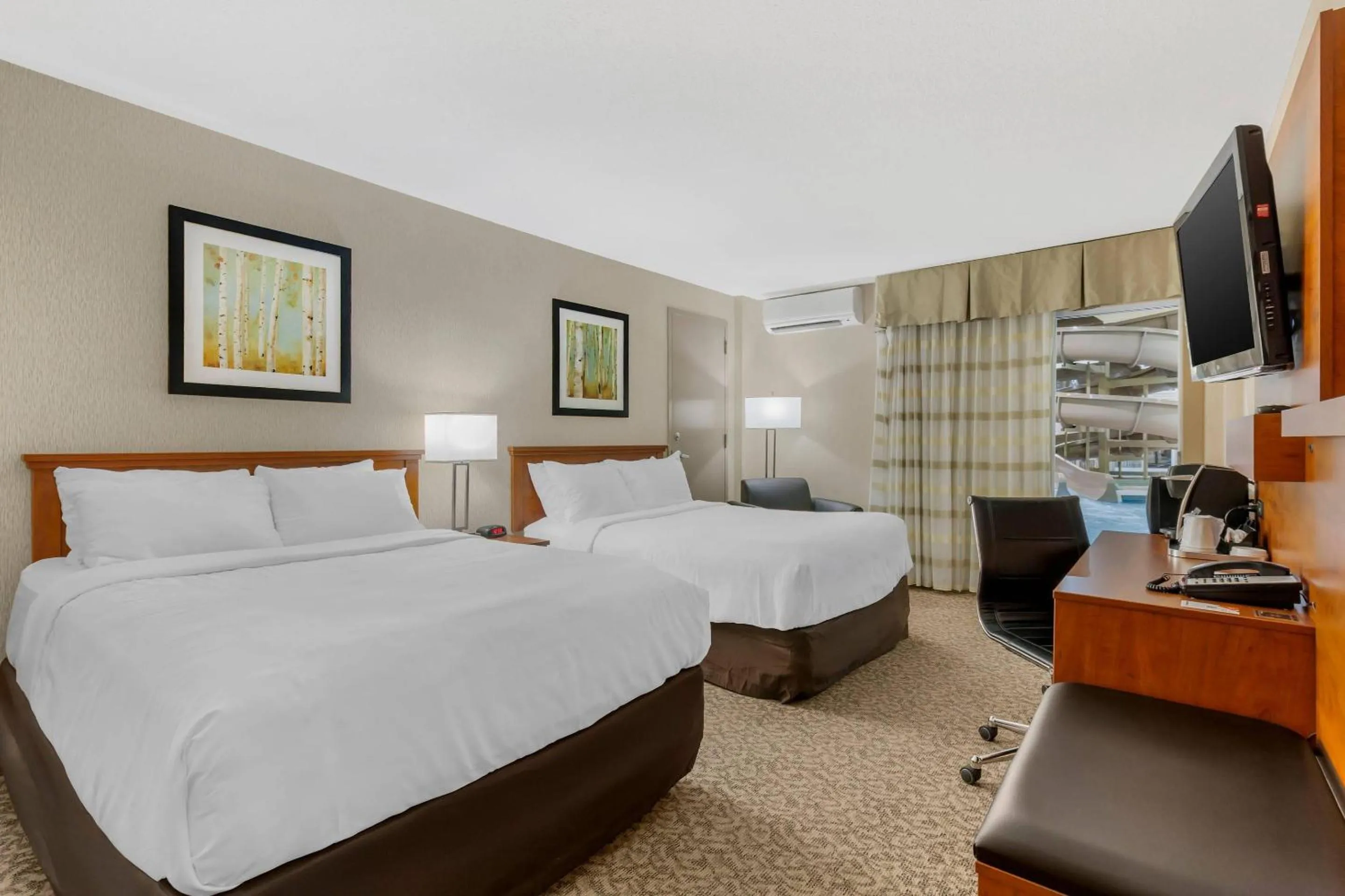 Bedroom, Bed in Clarion Hotel & Suites