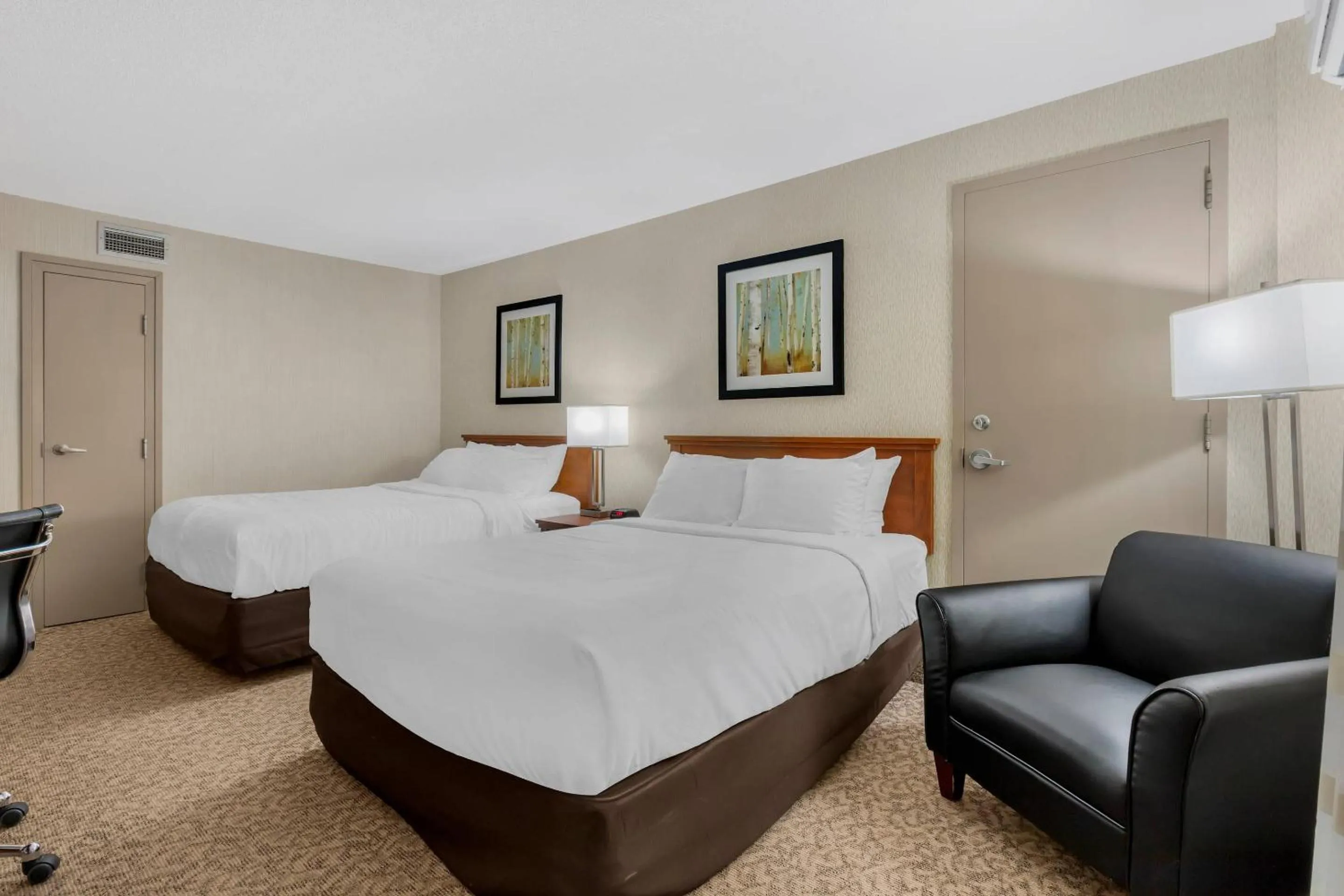 Bedroom, Bed in Clarion Hotel & Suites