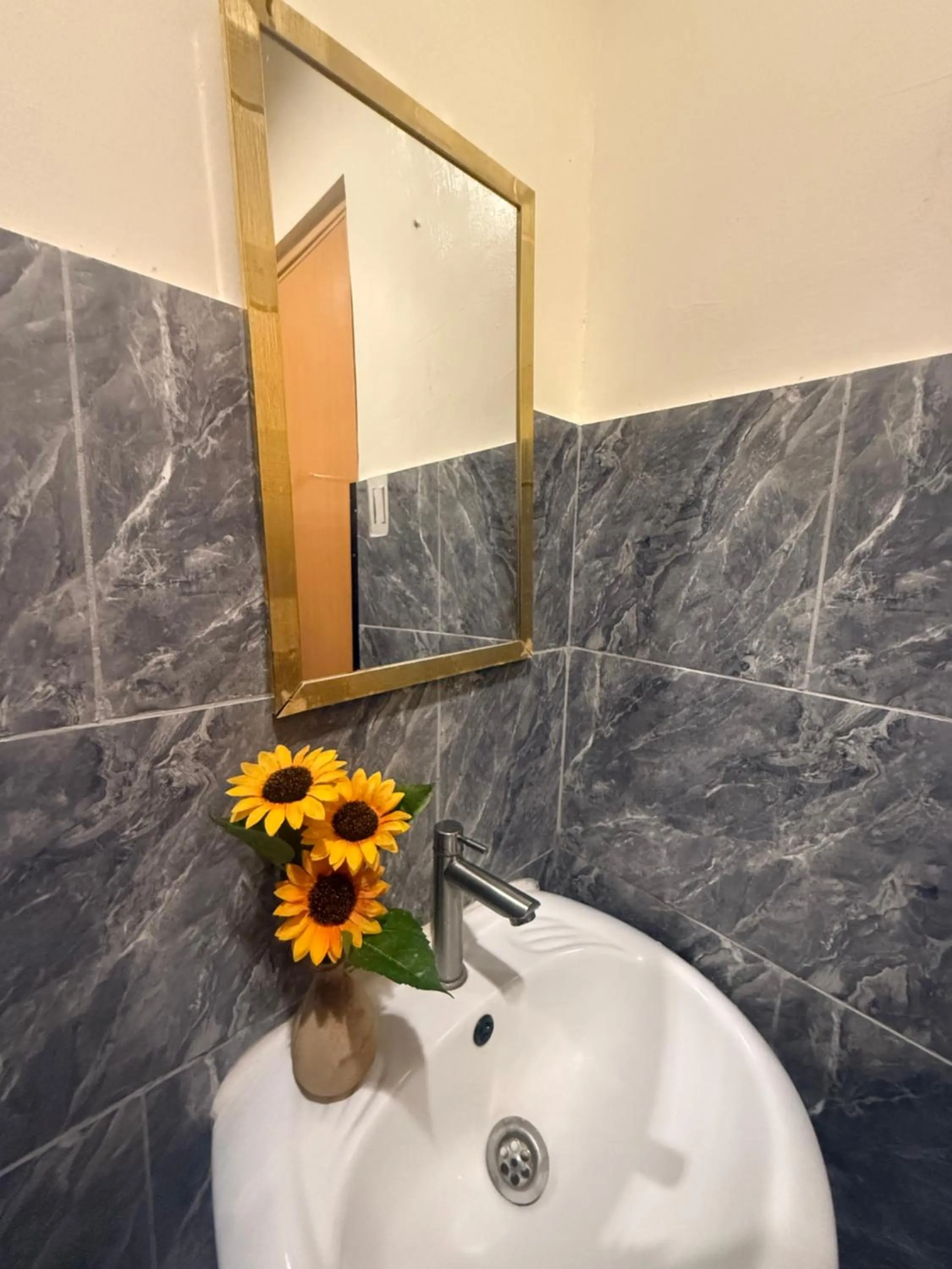 Lolo Bob's Bed And Breakfast