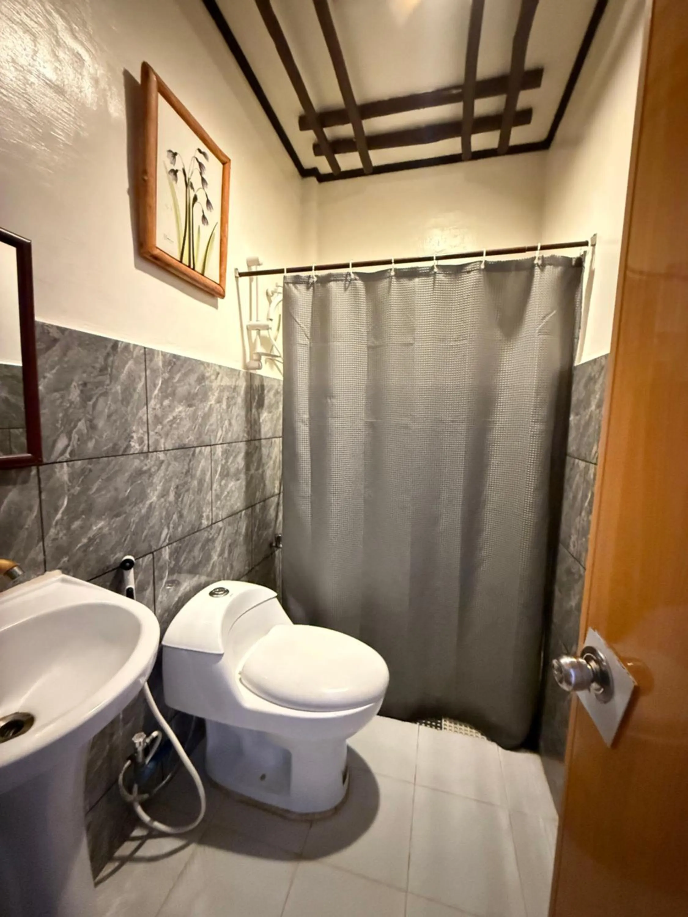 Lolo Bob's Bed And Breakfast