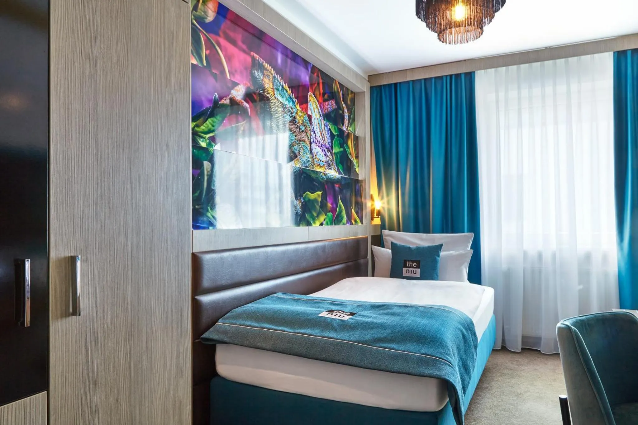 Photo of the whole room, Bed in the niu Fusion