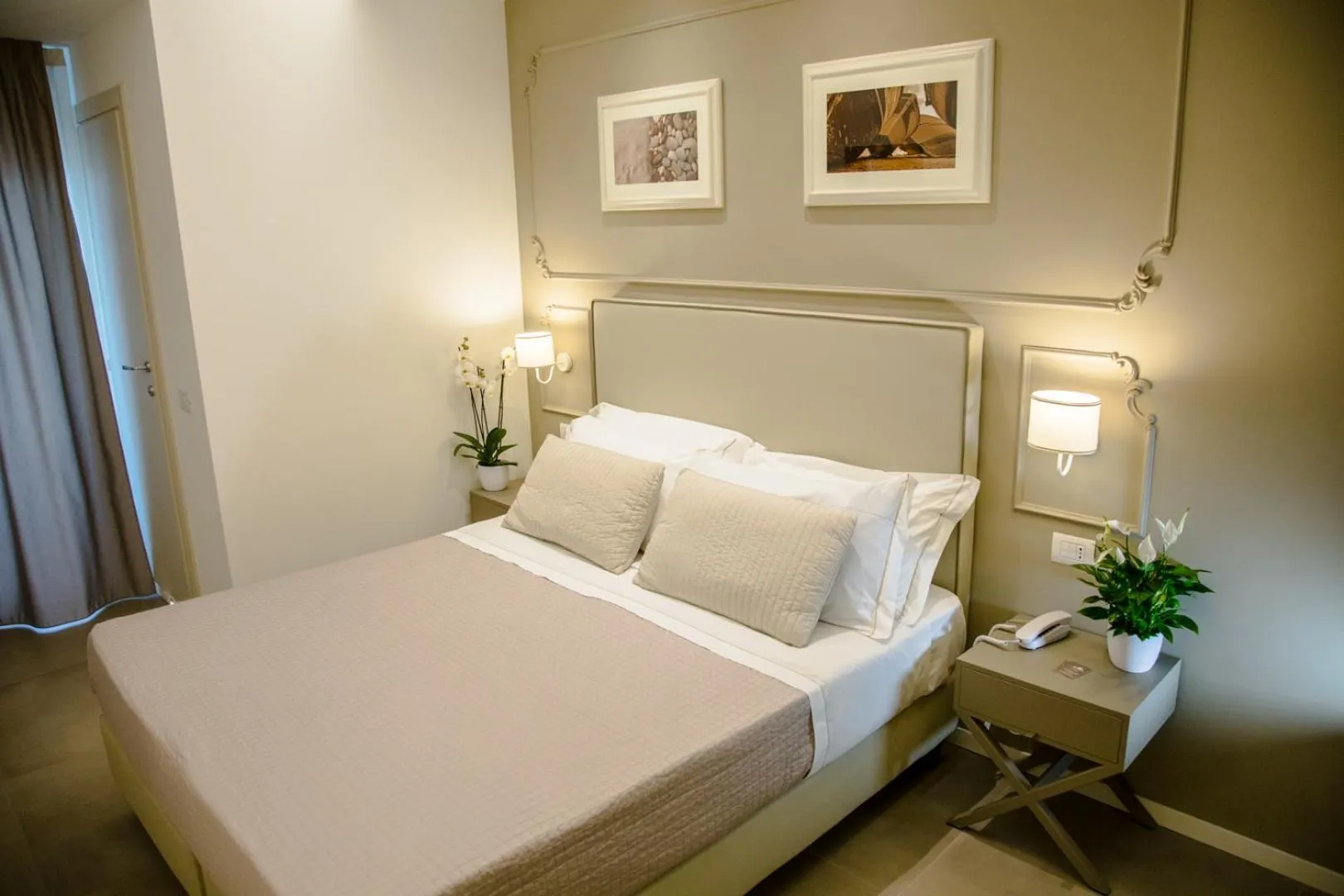 Bed in Hotel Ambassador