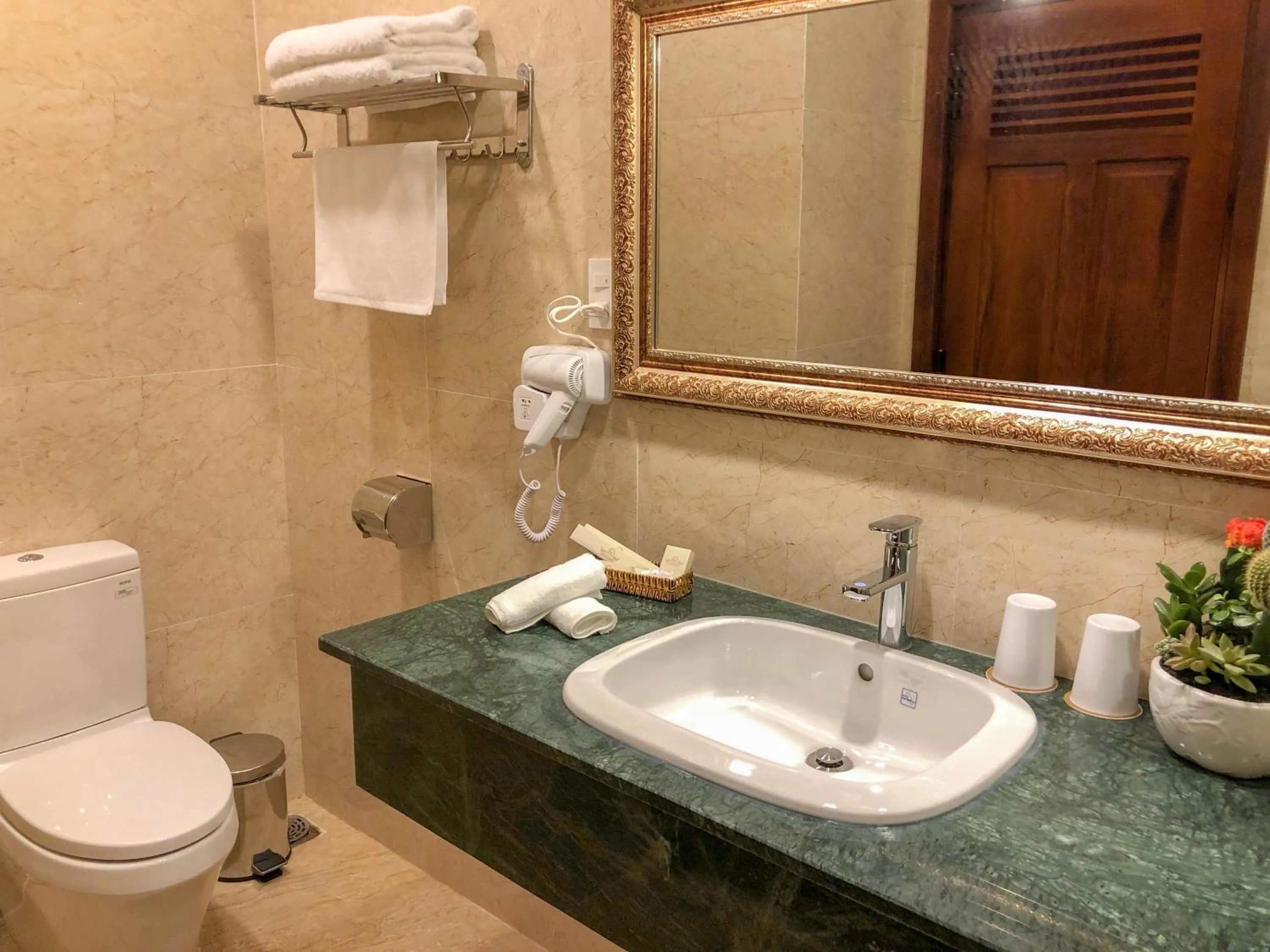 Bathroom in Hana Dalat Hotel