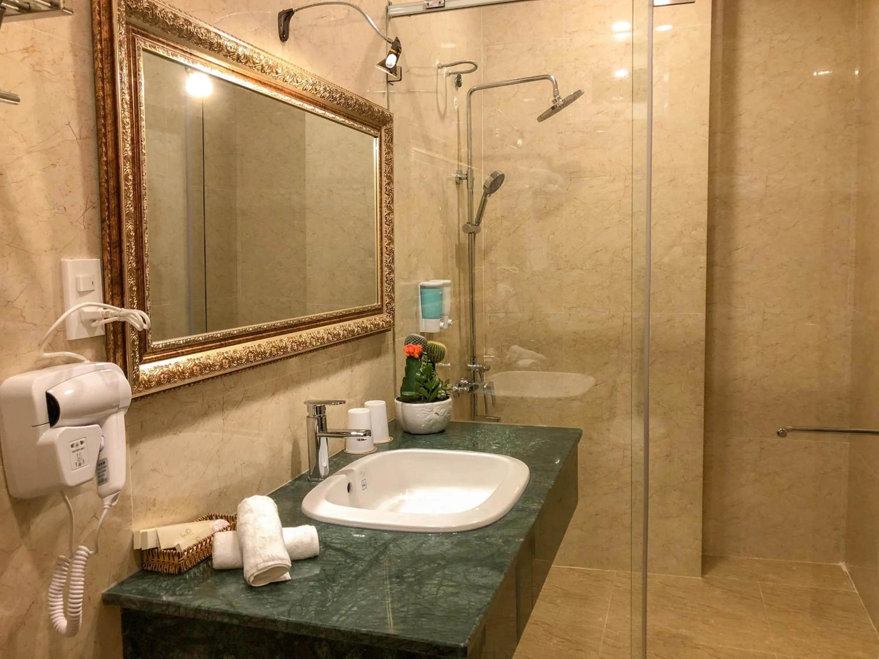 Bathroom in Hana Dalat Hotel