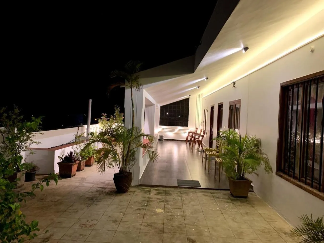 Night in The French Villa Elite