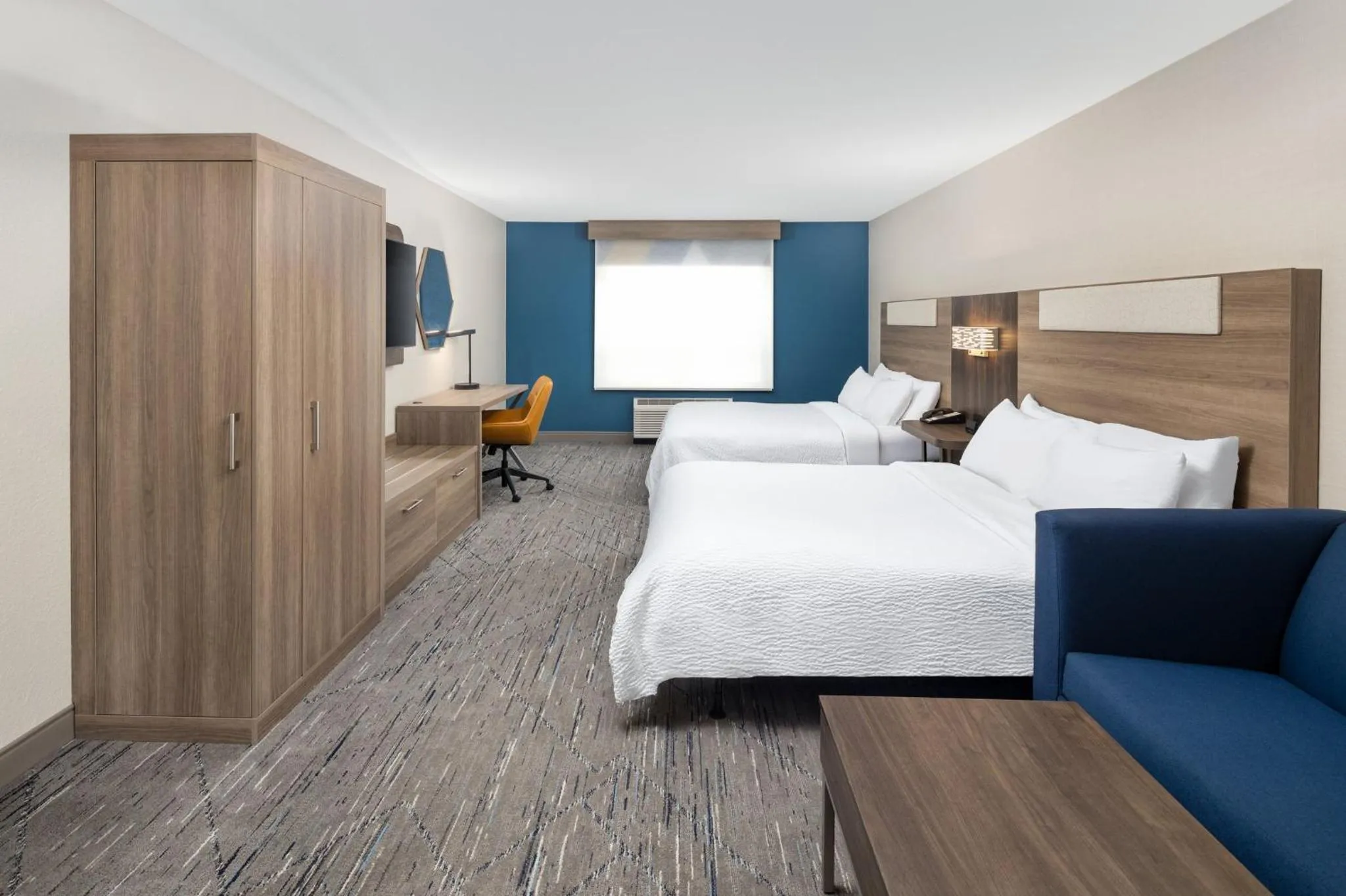Photo of the whole room, Bed in Holiday Inn Express & Suites - Green Bay East by IHG