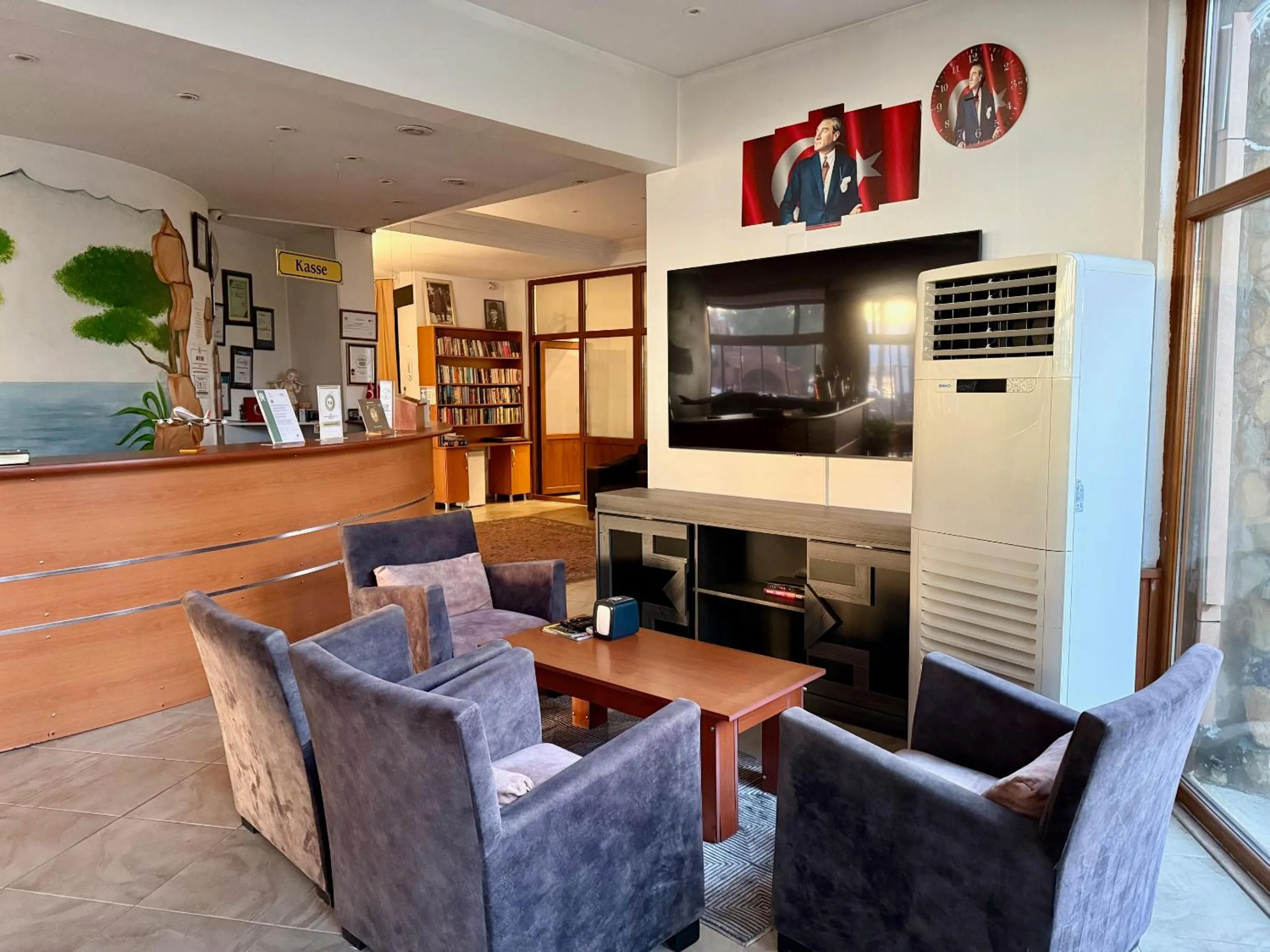 Communal lounge/ TV room in Panorama Plaza