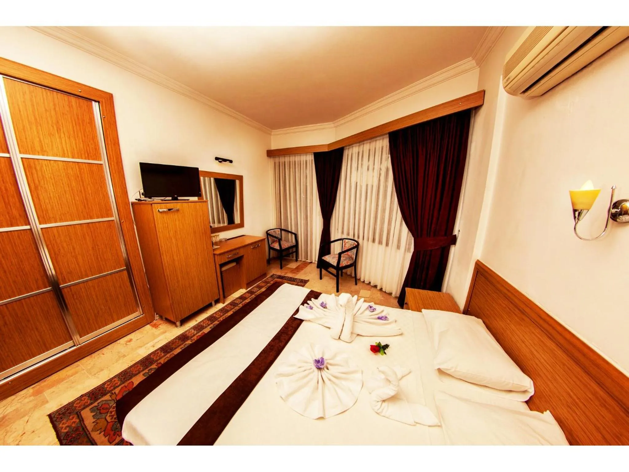 Decorative detail, Bed in Panorama Plaza