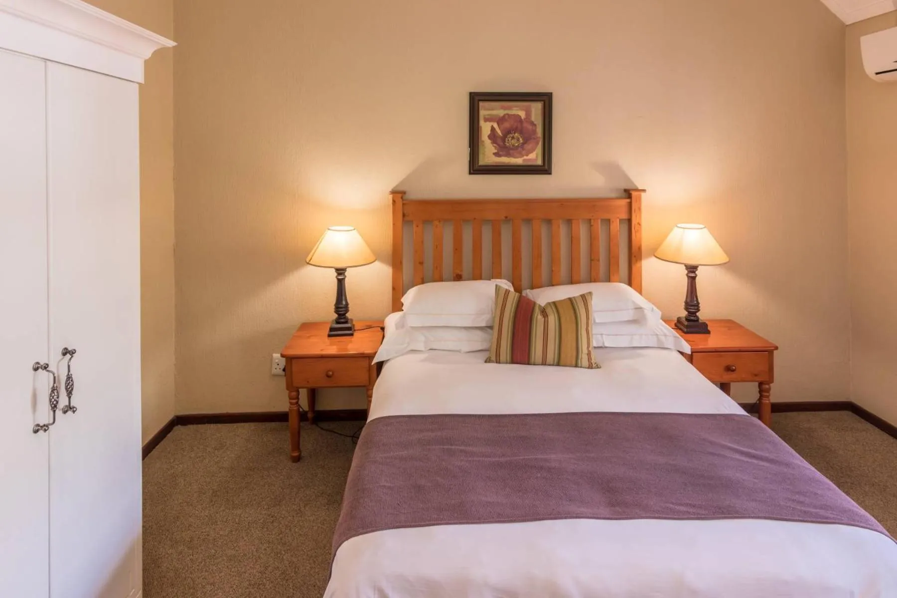 Bed in Constantia Hotel and Conference Centre