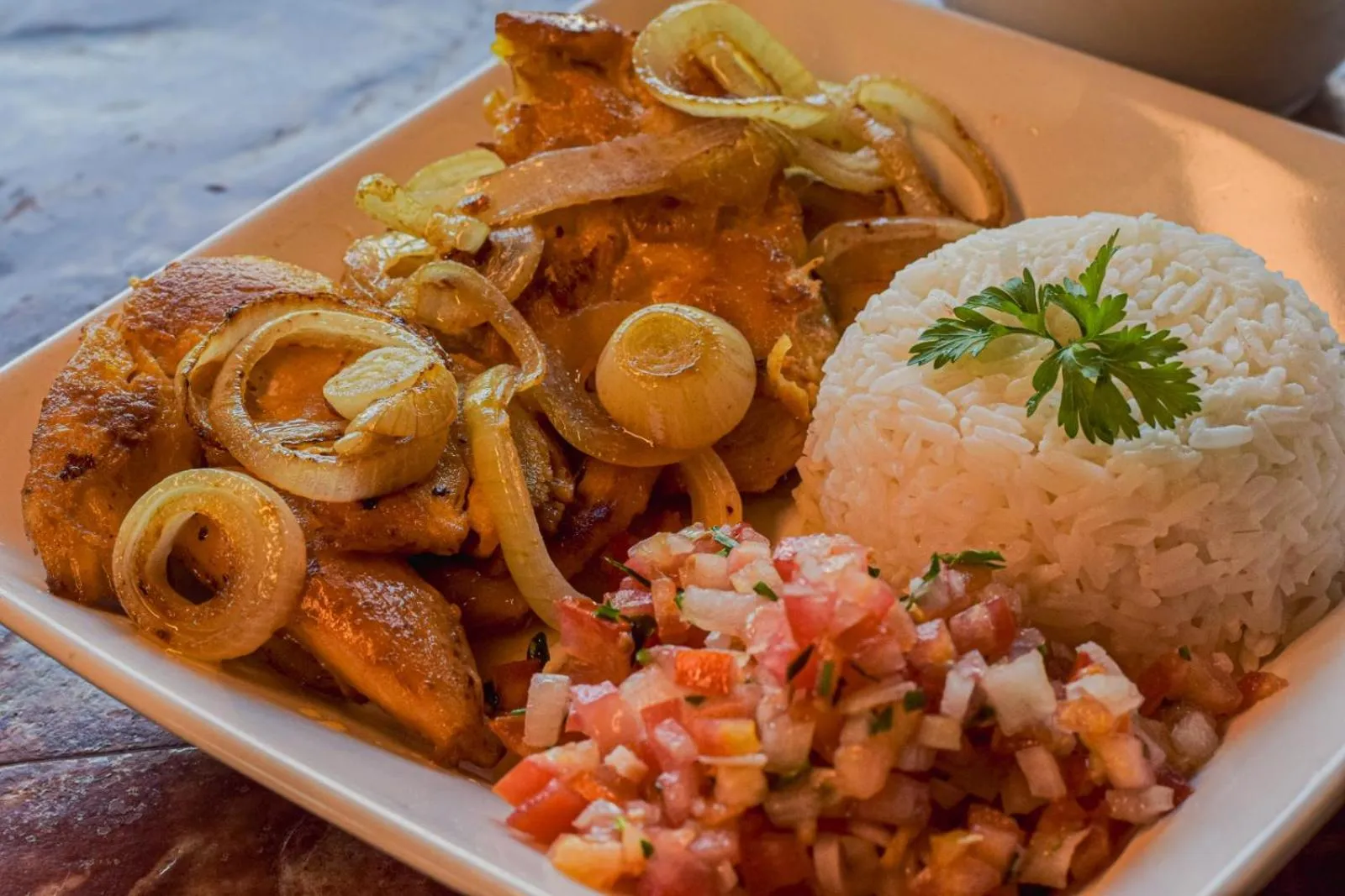 Restaurant/places to eat in Pousada Canto No Bosque