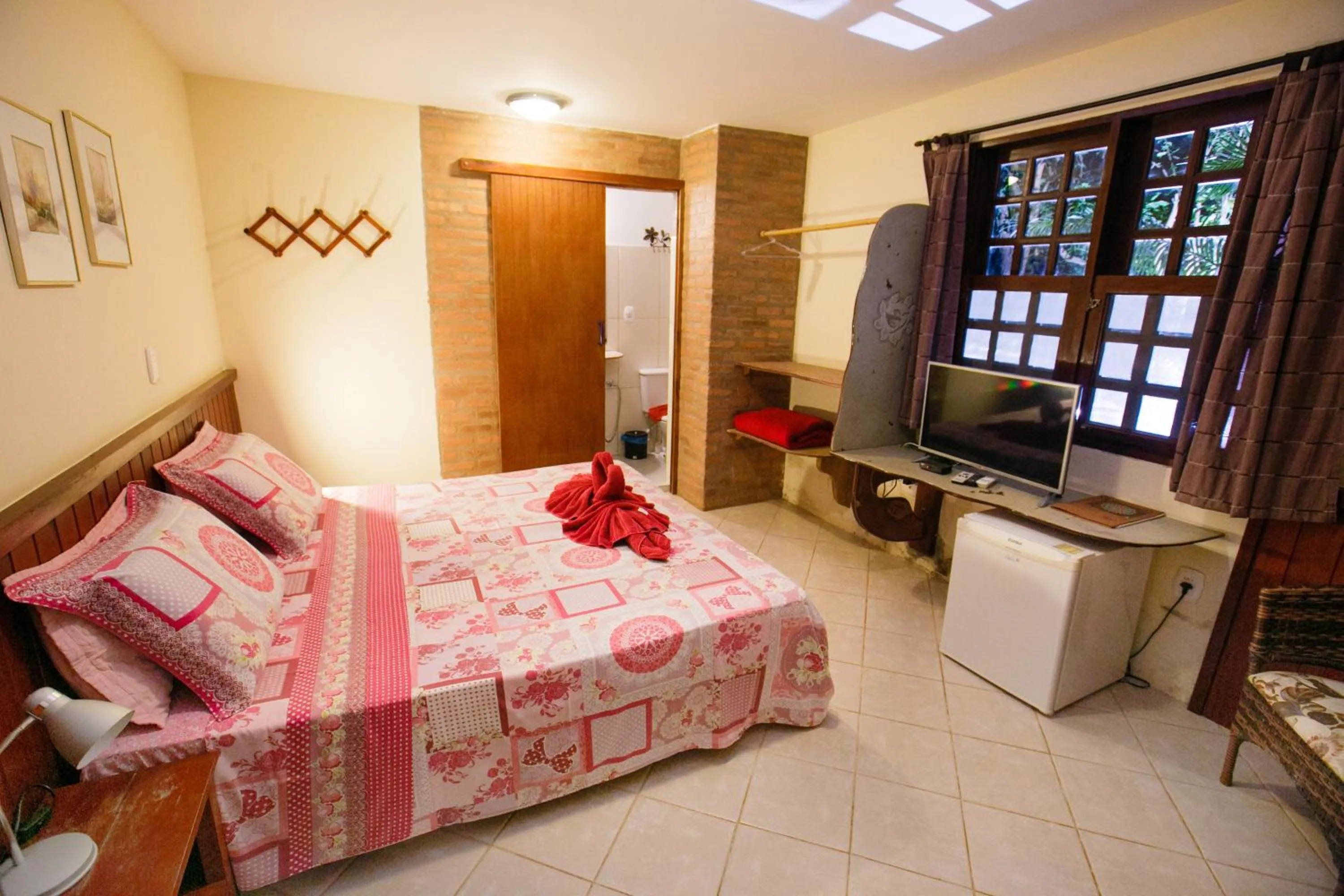 Bathroom, Bed in Pousada Canto No Bosque