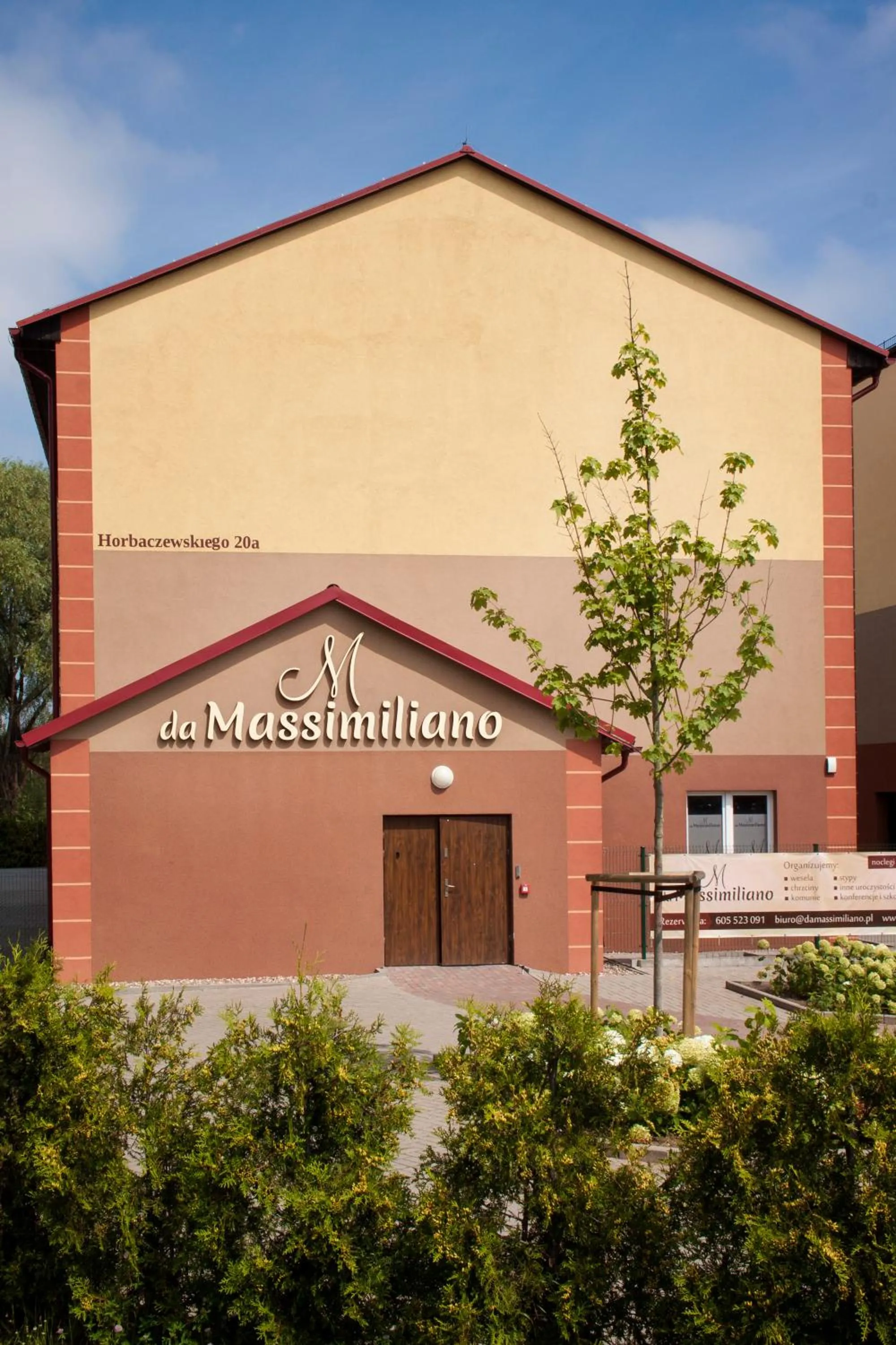 Facade/entrance in Lawa