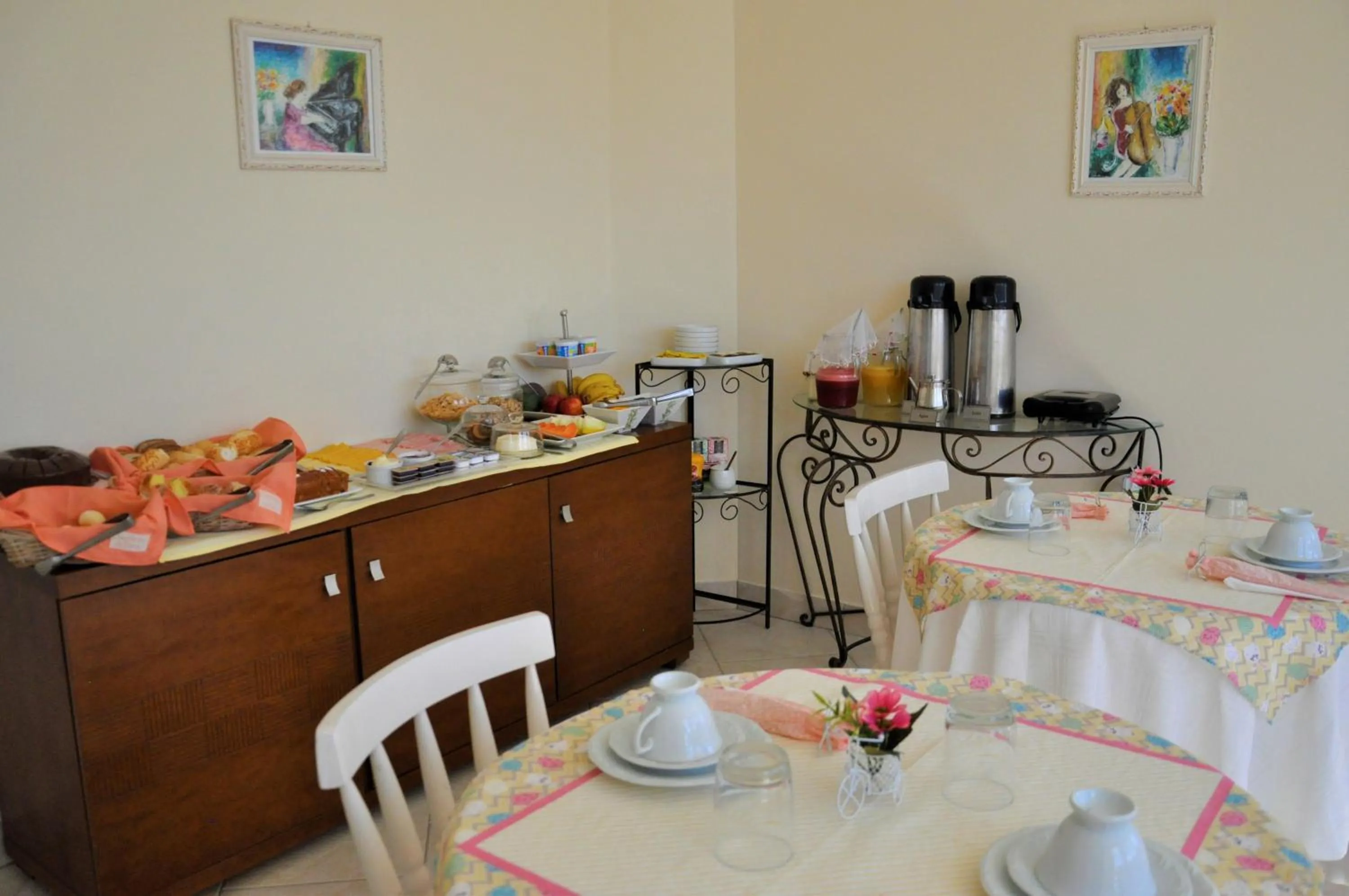 Restaurant/places to eat in Pousada Confraria da Terra