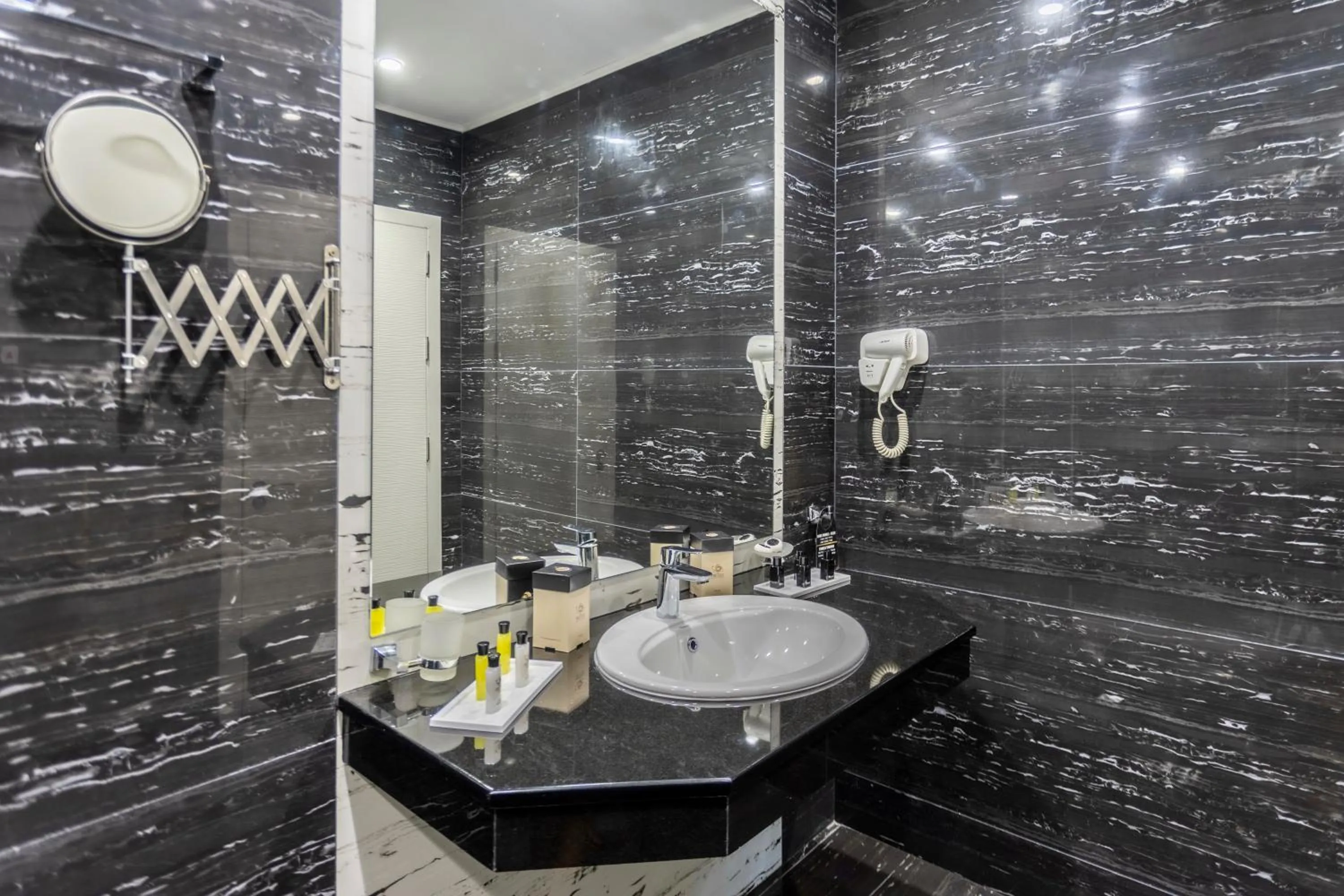 Shower in Prestige Deluxe Hotel Aquapark Club - All inclusive