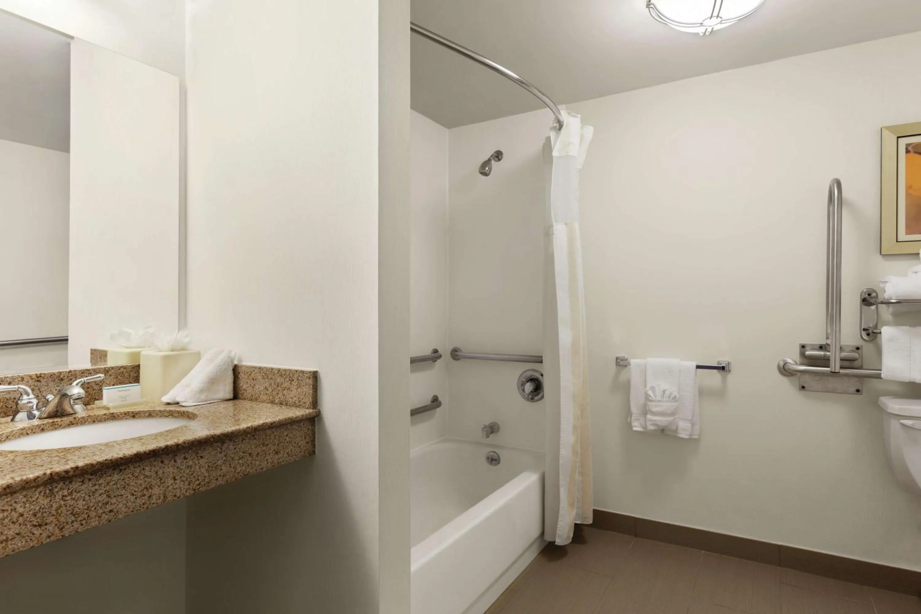 Bathroom in Hilton Garden Inn Shelton