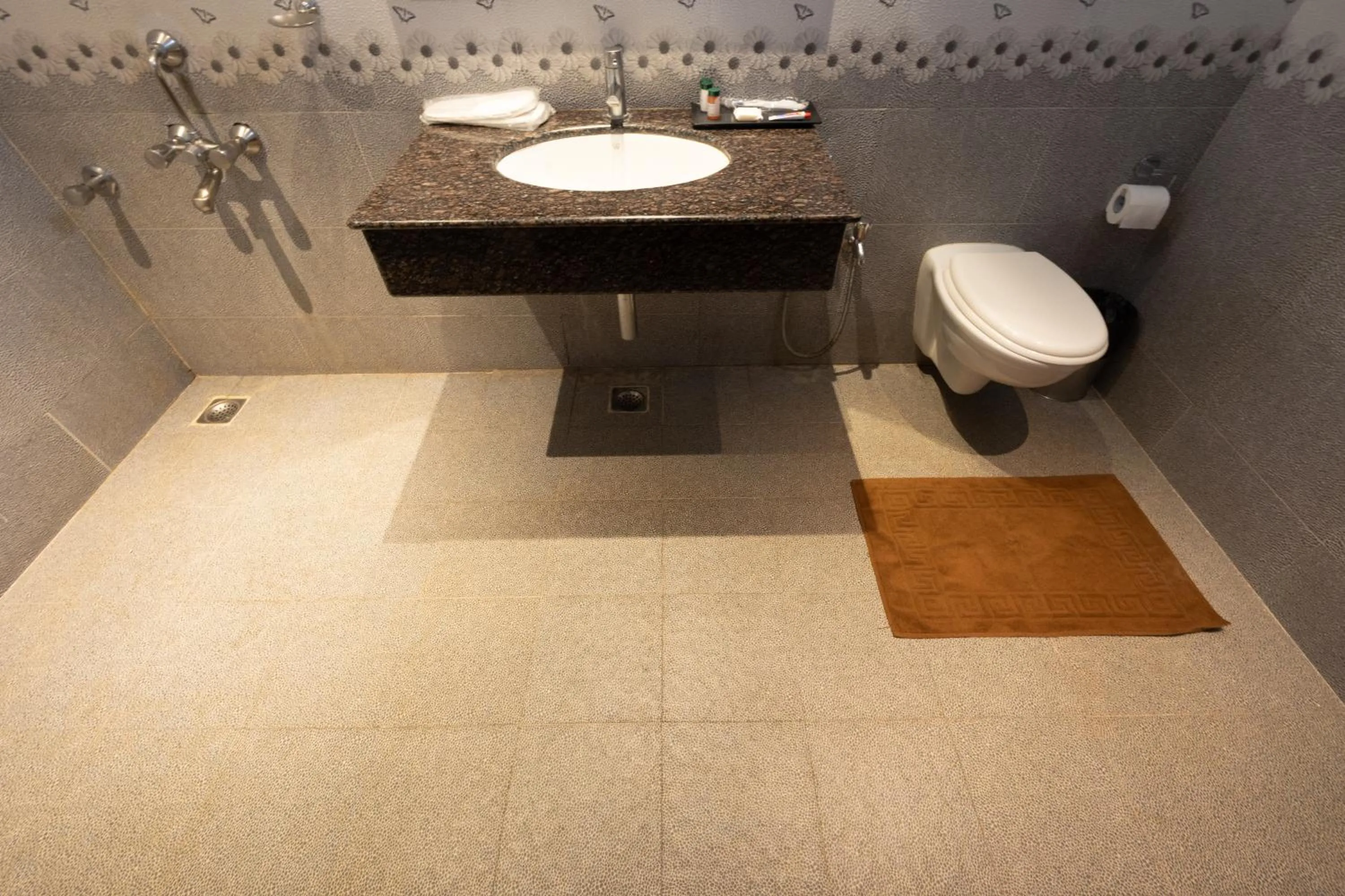 Toilet in IBC Honeydew Exotica Resort