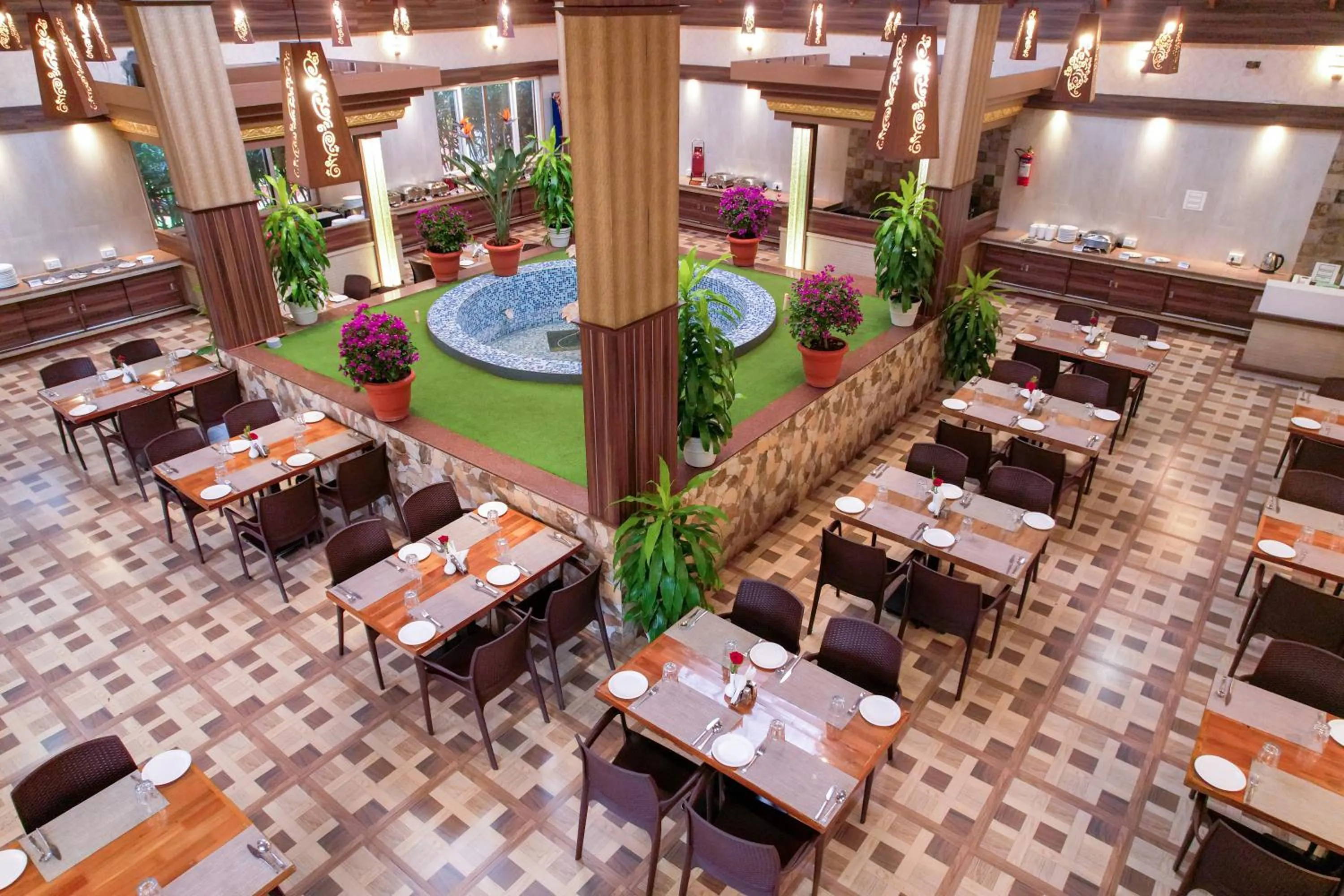 Restaurant/places to eat in IBC Honeydew Exotica Resort