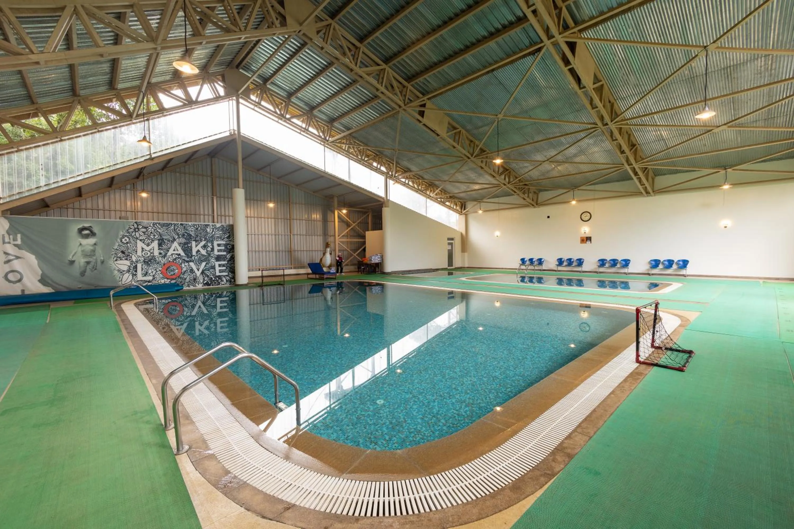 Swimming pool in IBC Honeydew Exotica Resort
