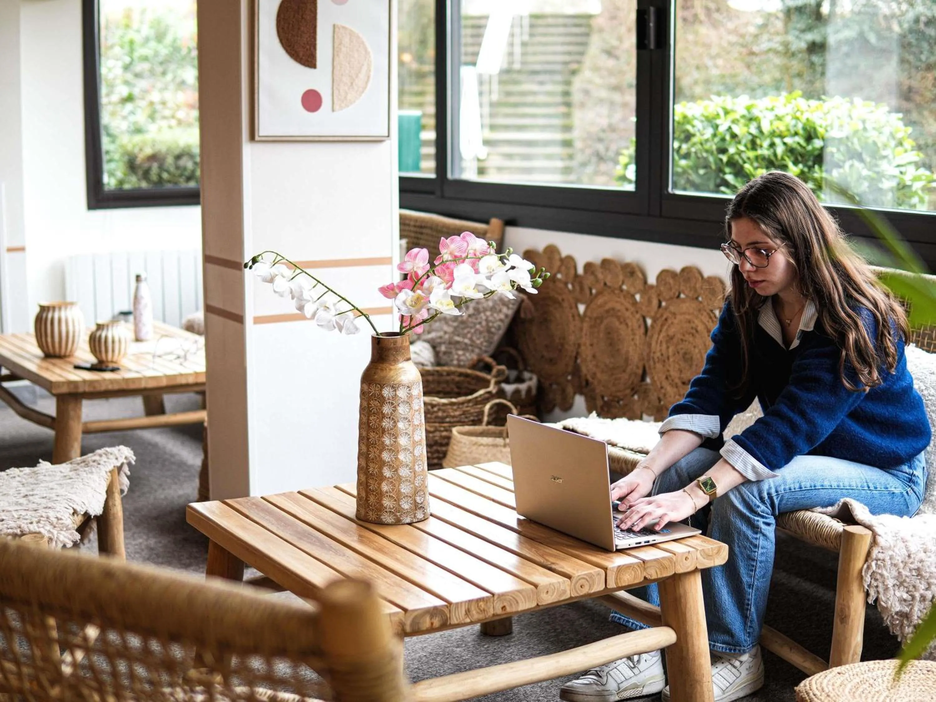 Lounge or bar in ibis Caen Porte d’Angleterre