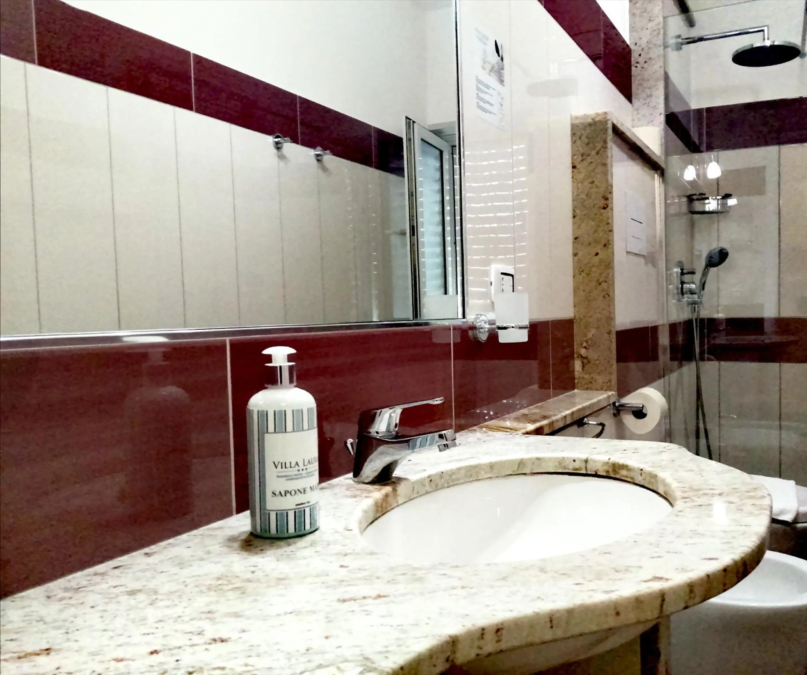 Shower in Villa Laura Residence Hotel Apartments & Studios