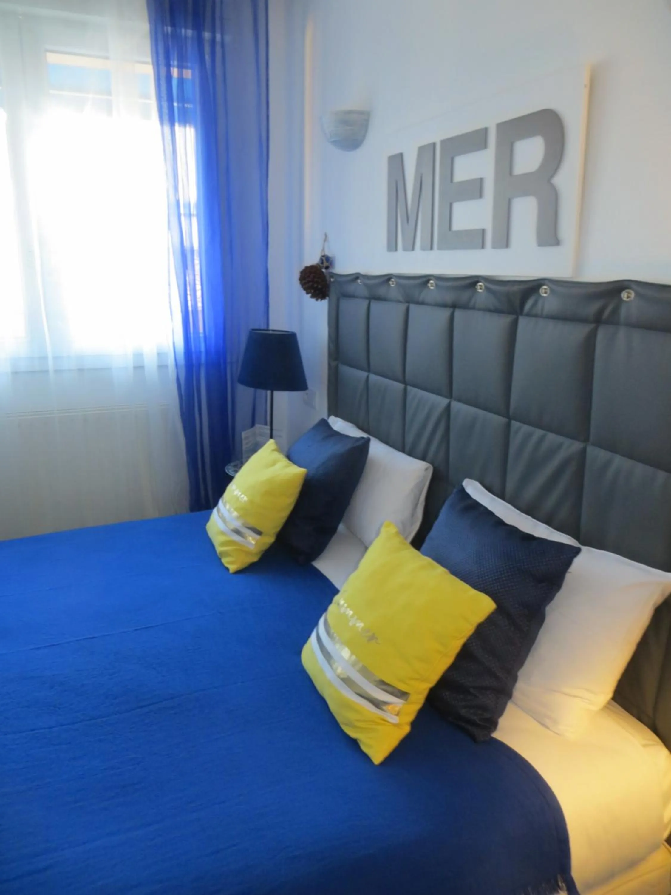 Bed in Hôtel Les Embruns Sables d'Olonne