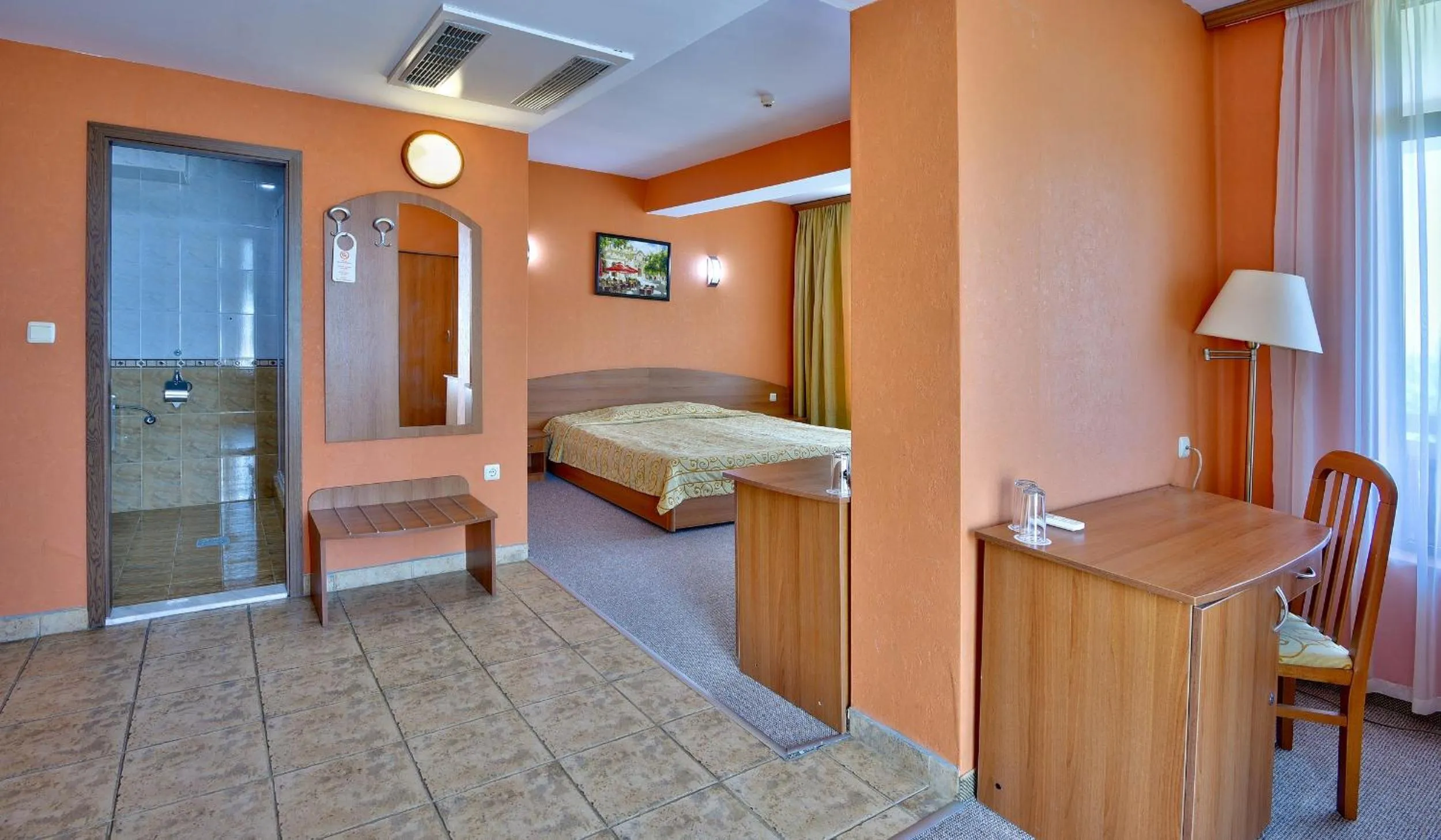 Bed in Hotel Estreya Palace