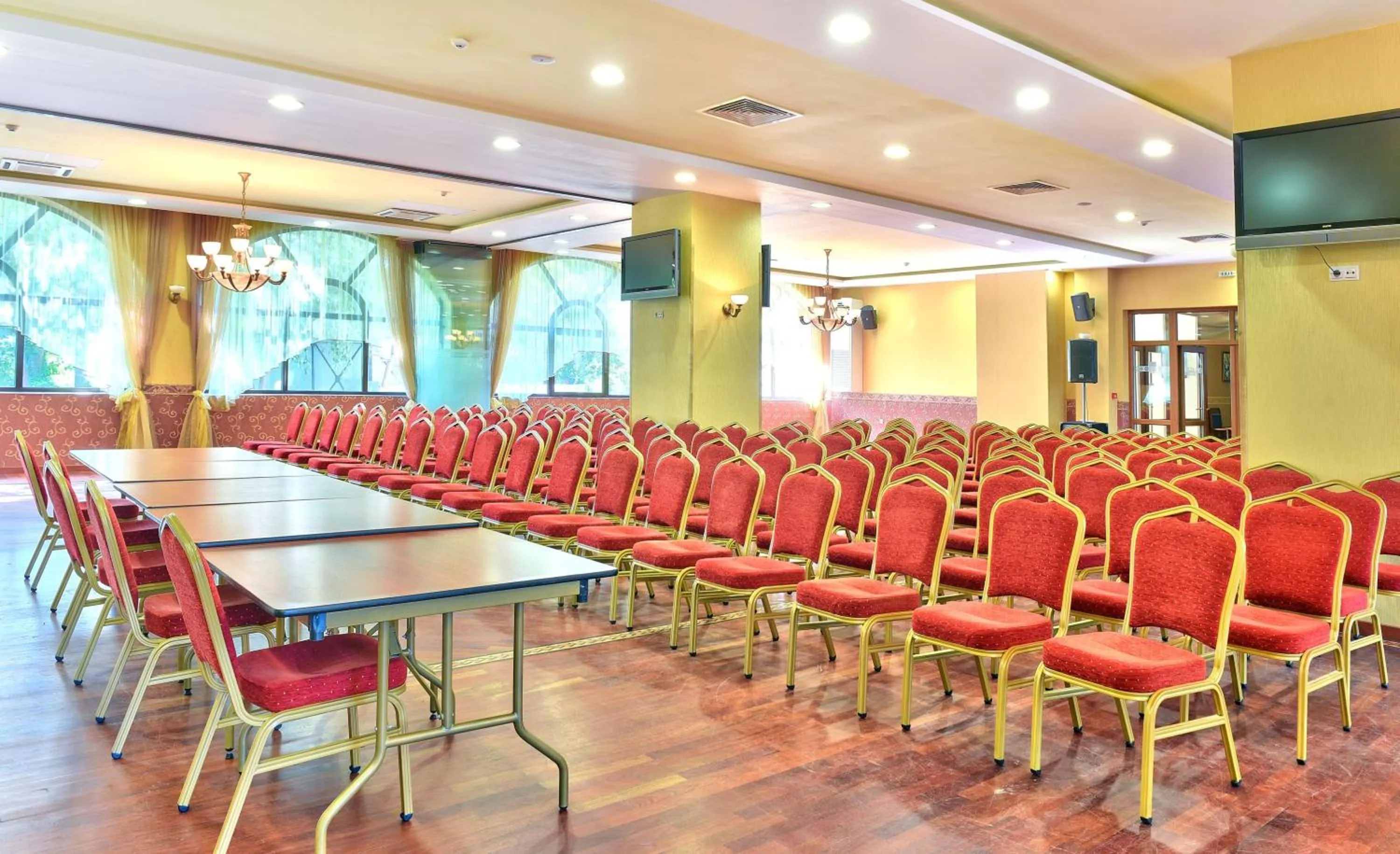 Banquet/Function facilities in Hotel Estreya Palace