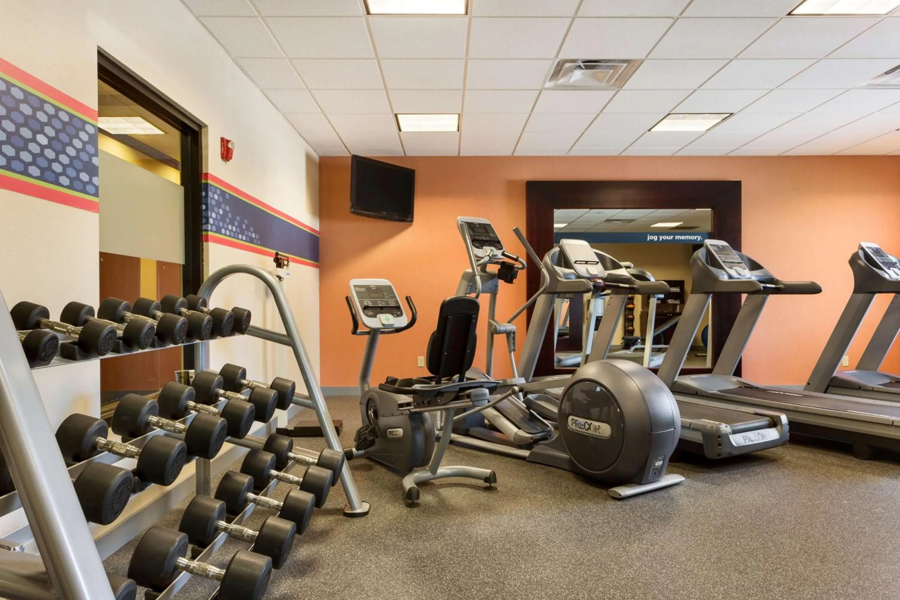 Fitness centre/facilities in Hampton Inn & Suites Mission