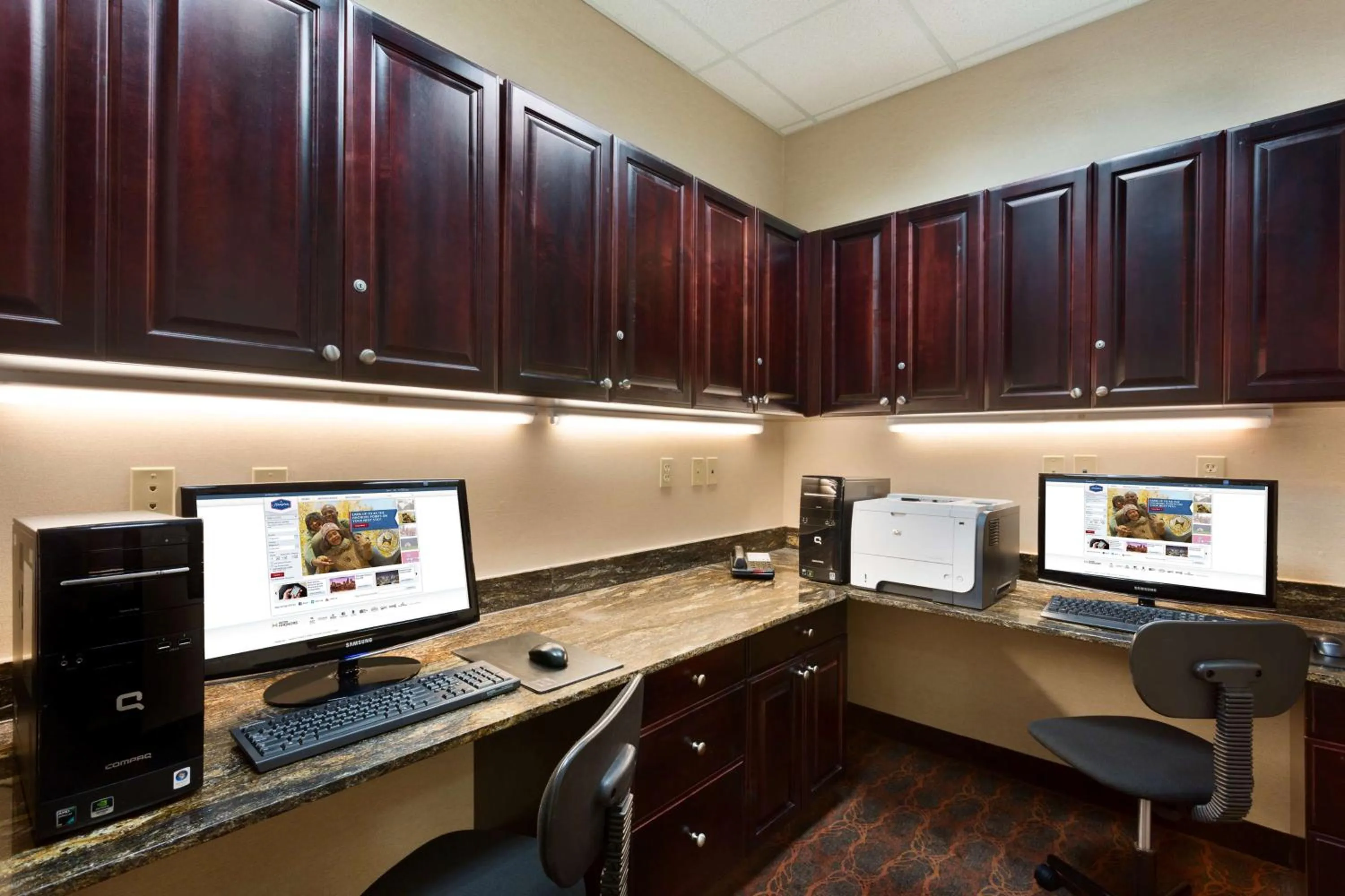 Business facilities in Hampton Inn & Suites Mission