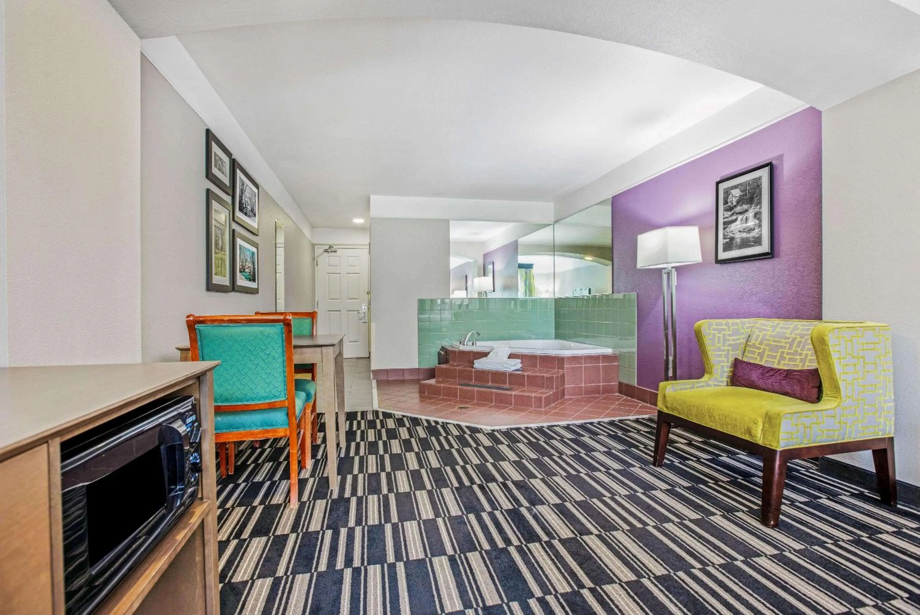 Photo of the whole room in La Quinta by Wyndham Modesto Salida