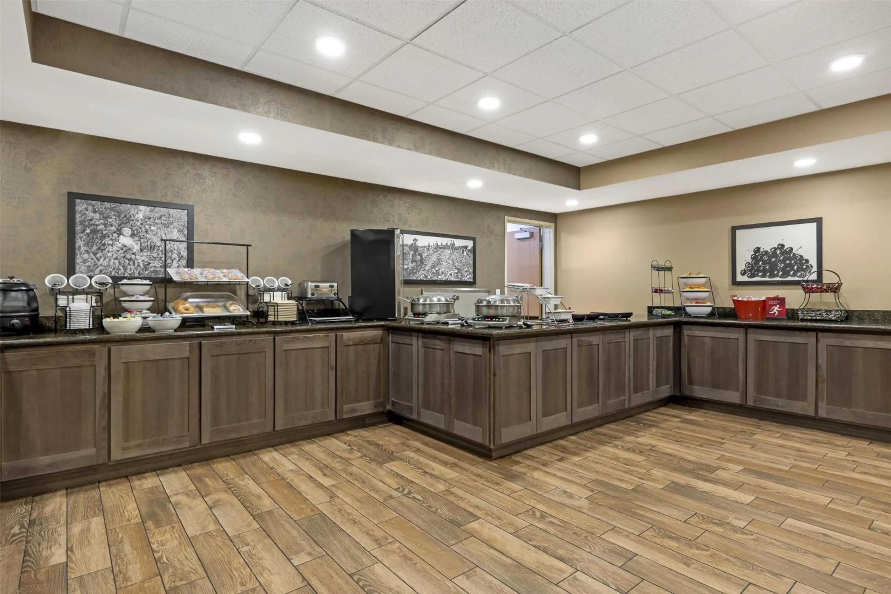 Breakfast in Best Western Plus Vintage Valley Inn