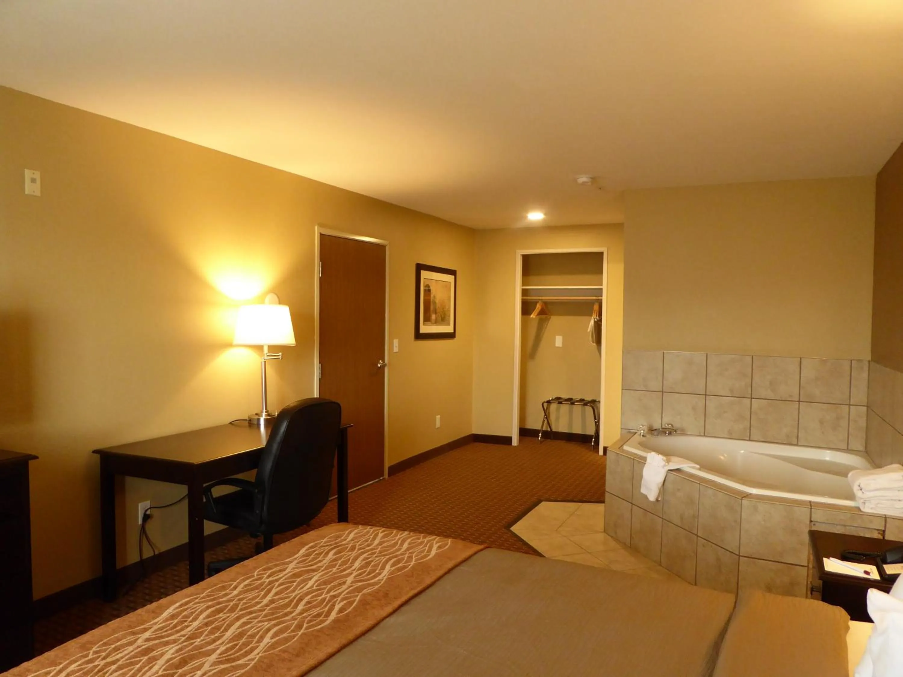 Bed in Best Western Plus Vintage Valley Inn